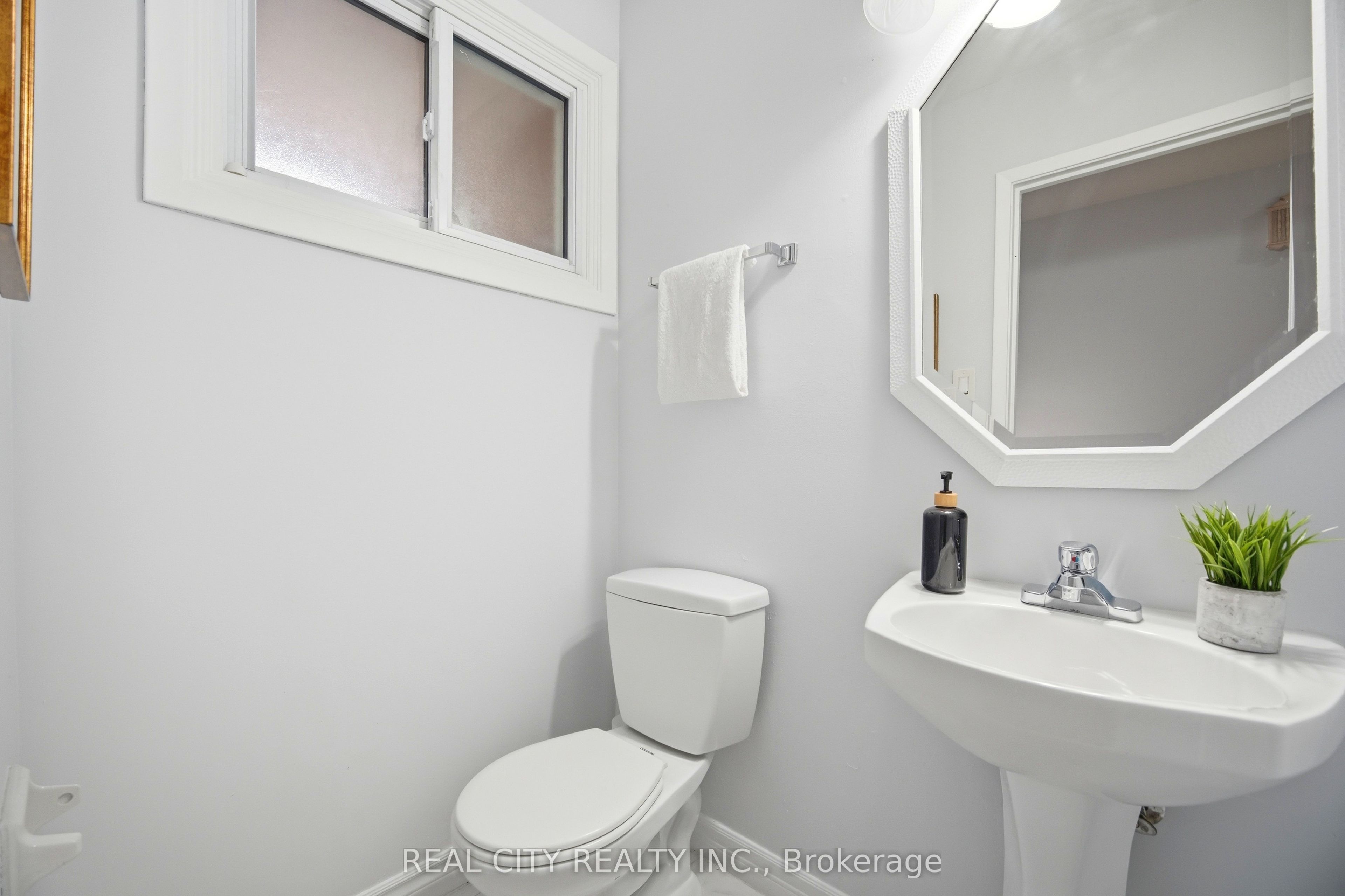 Photo 72 of 424 Jackson Street W, Hamilton, Kirkendall — HOMEH