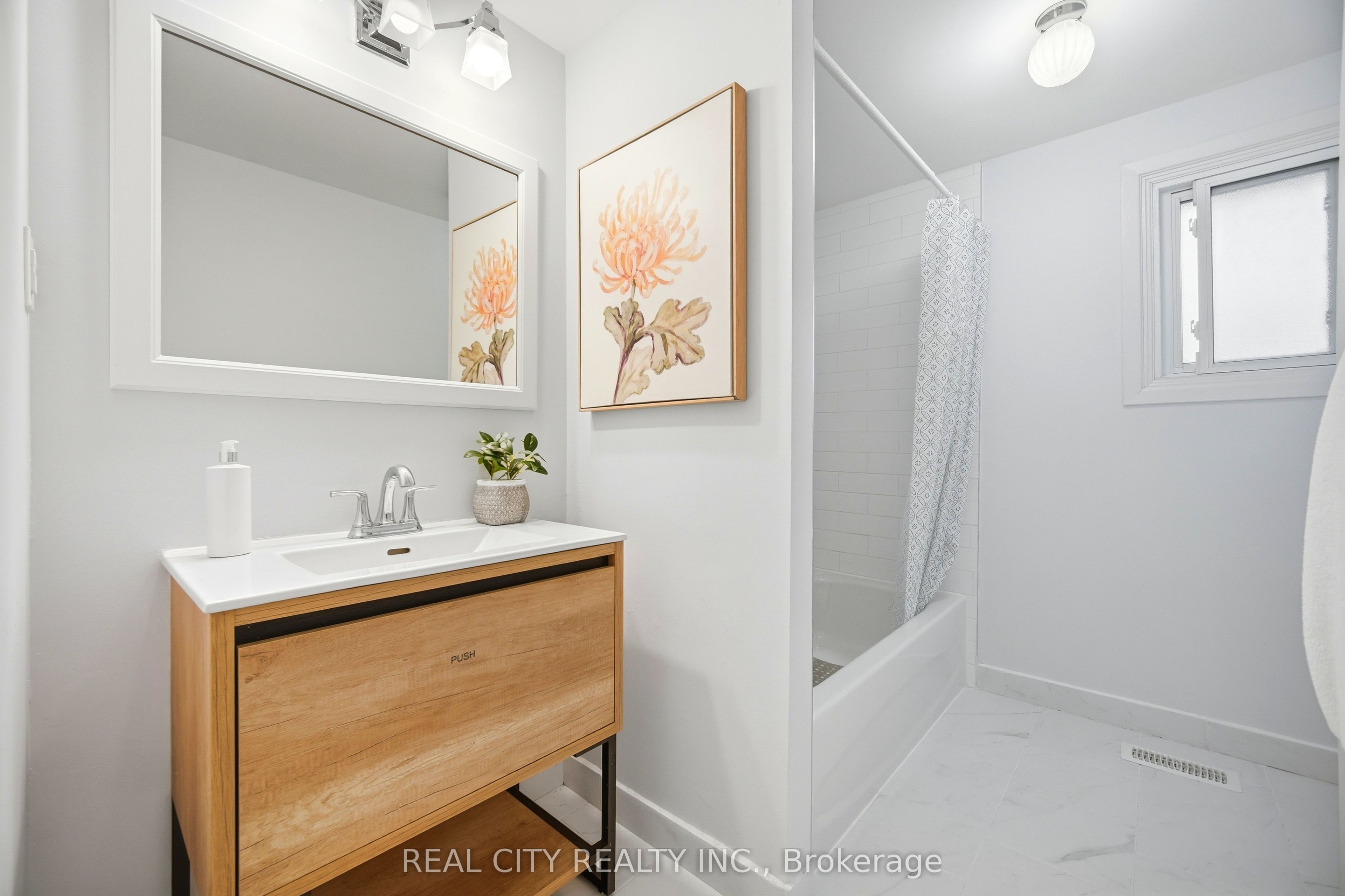 Photo 82 of 424 Jackson Street W, Hamilton, Kirkendall — HOMEH