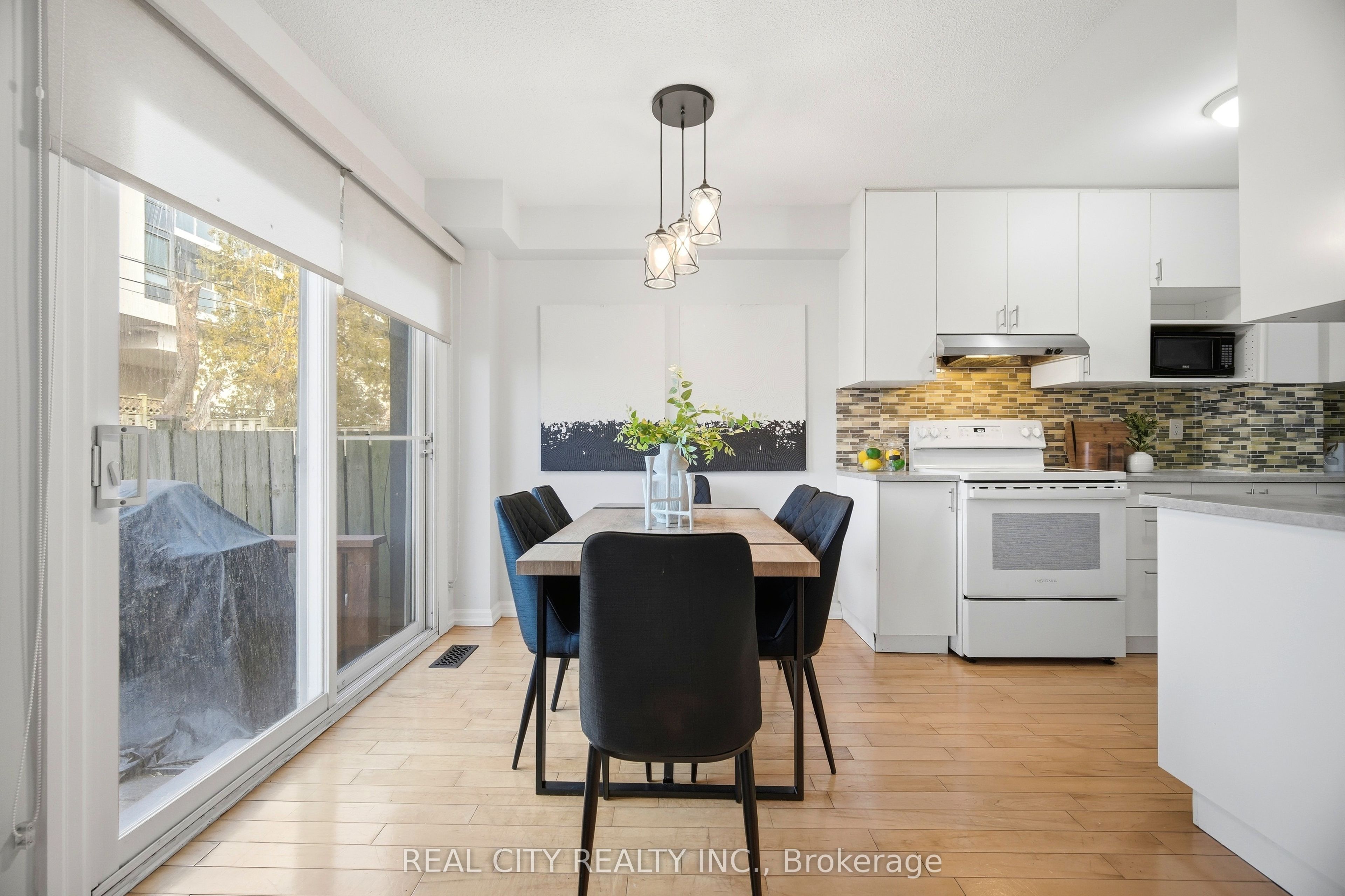 Photo 65 of 424 Jackson Street W, Hamilton, Kirkendall — HOMEH
