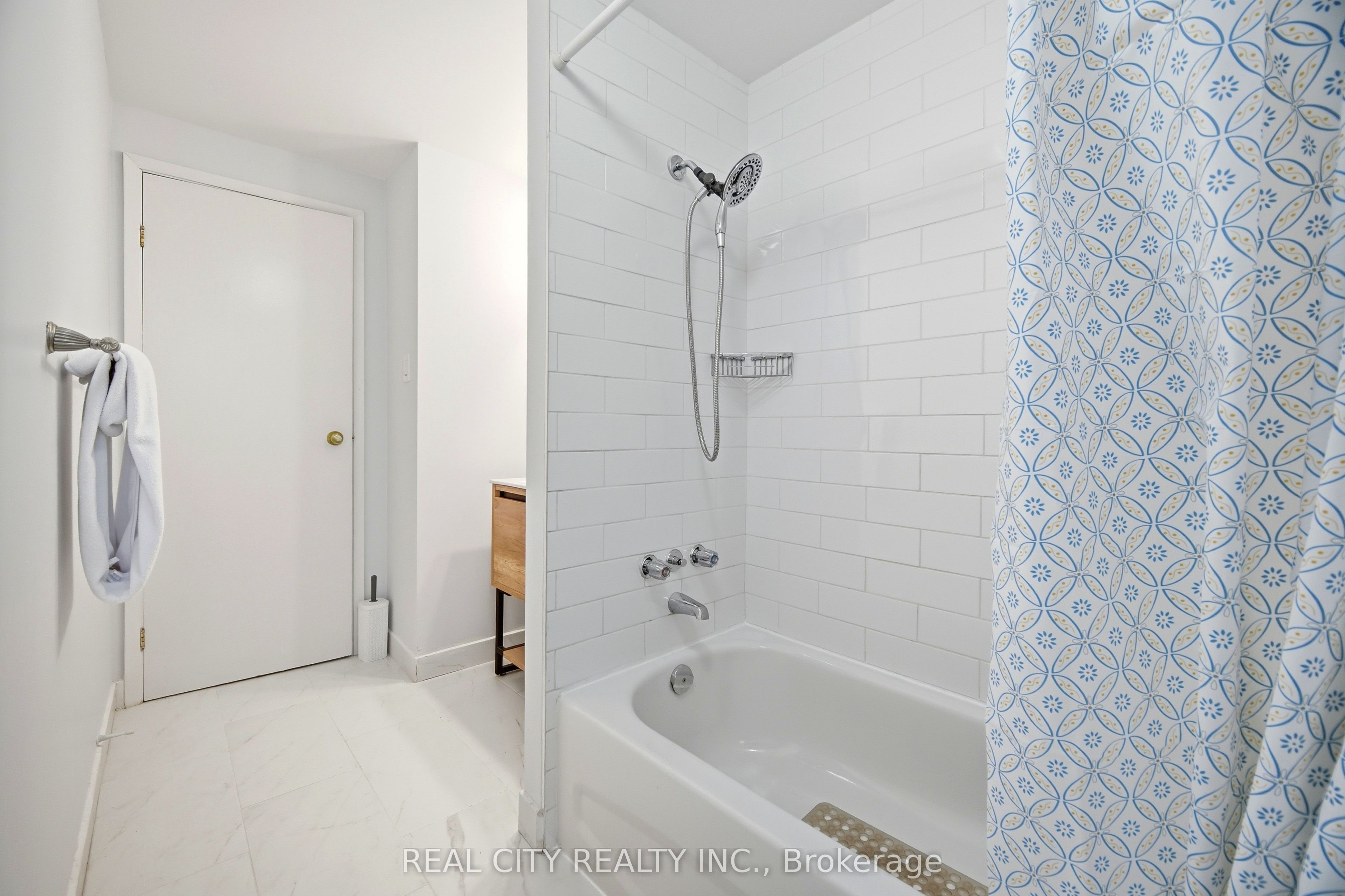 Photo 83 of 424 Jackson Street W, Hamilton, Kirkendall — HOMEH