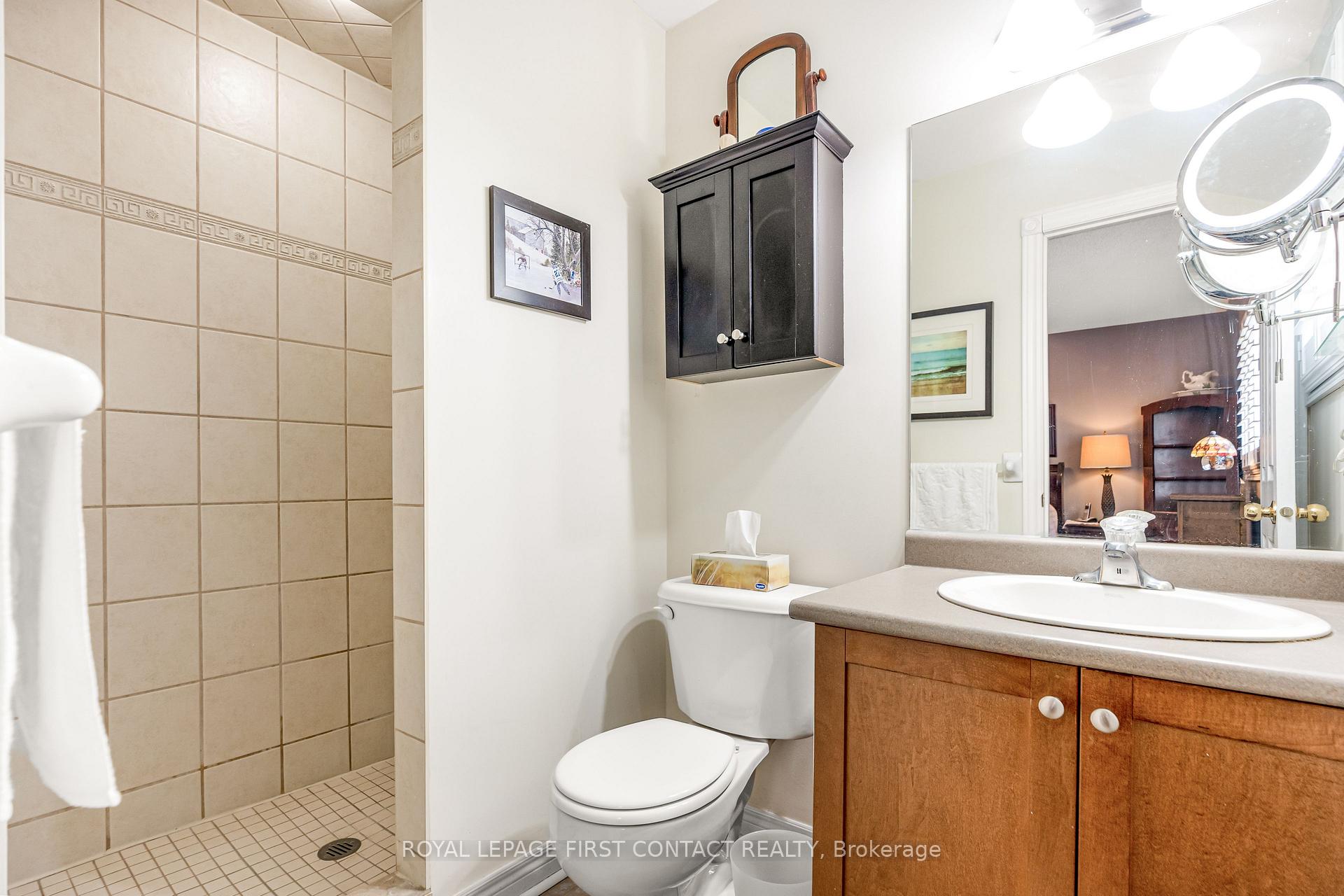 Photo 10 of 112 Crompton Drive, Barrie, Little Lake — HOMEH