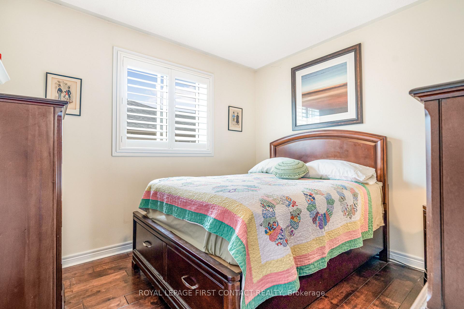 Photo 11 of 112 Crompton Drive, Barrie, Little Lake — HOMEH