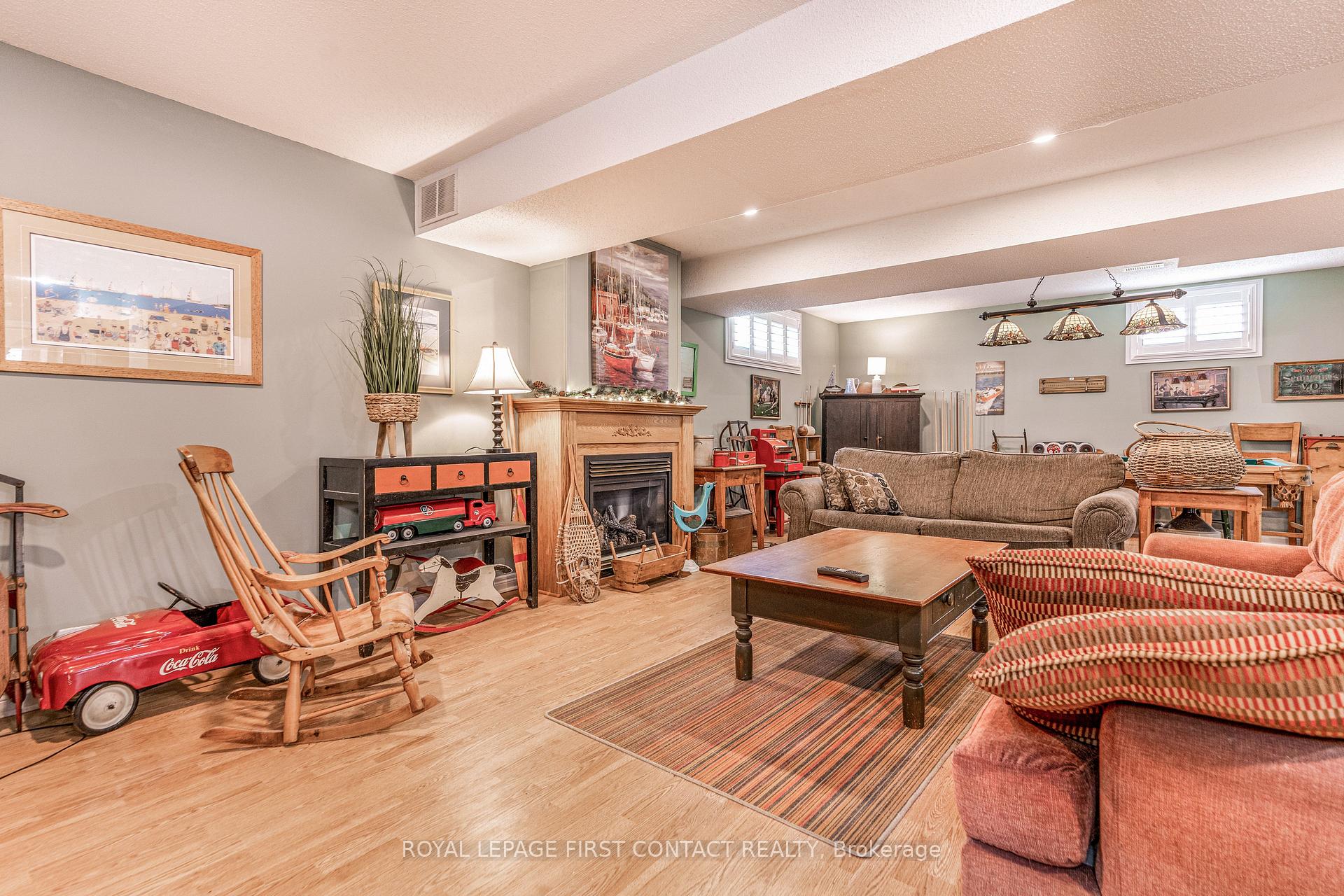 Photo 14 of 112 Crompton Drive, Barrie, Little Lake — HOMEH