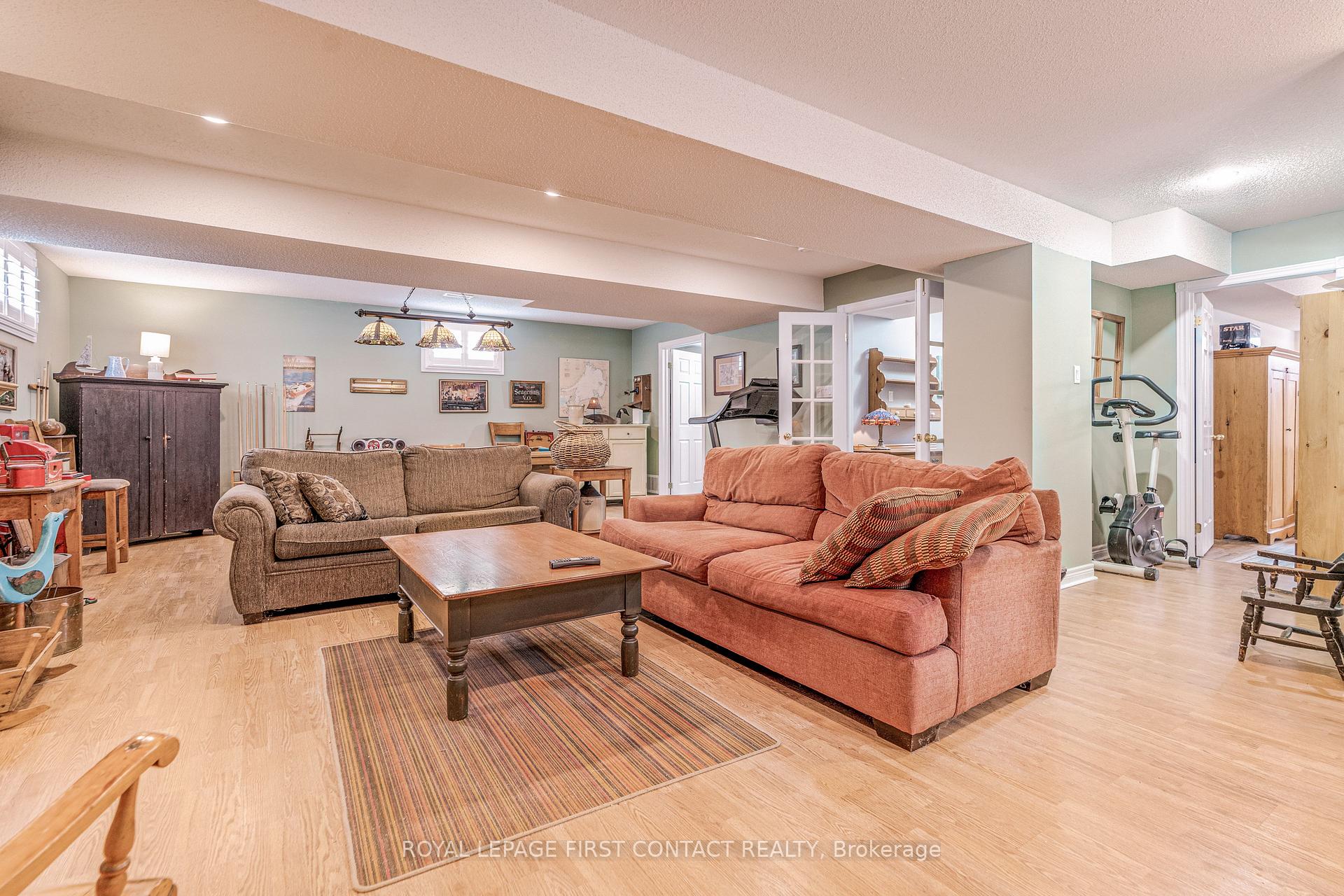 Photo 15 of 112 Crompton Drive, Barrie, Little Lake — HOMEH