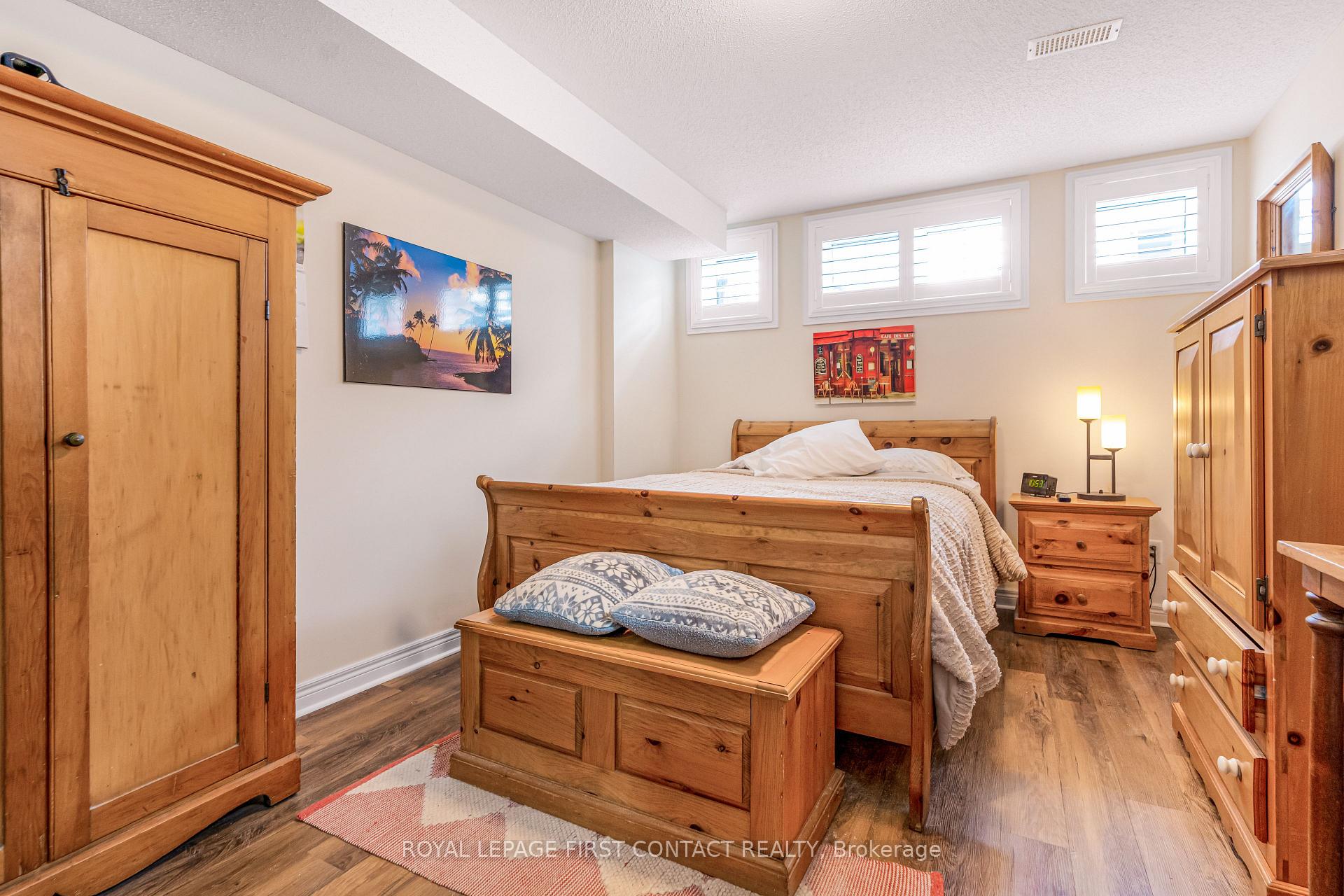 Photo 17 of 112 Crompton Drive, Barrie, Little Lake — HOMEH