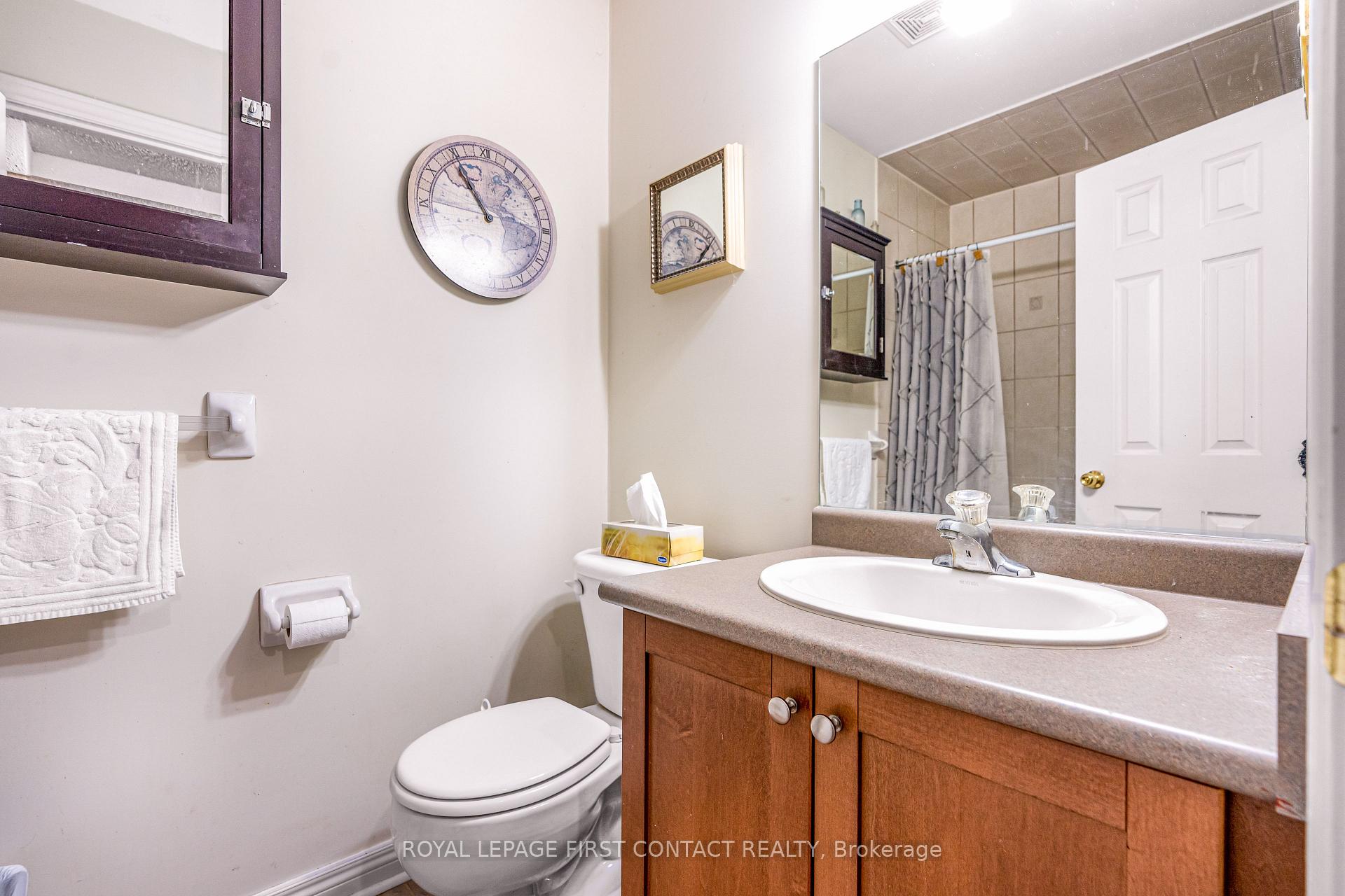 Photo 18 of 112 Crompton Drive, Barrie, Little Lake — HOMEH