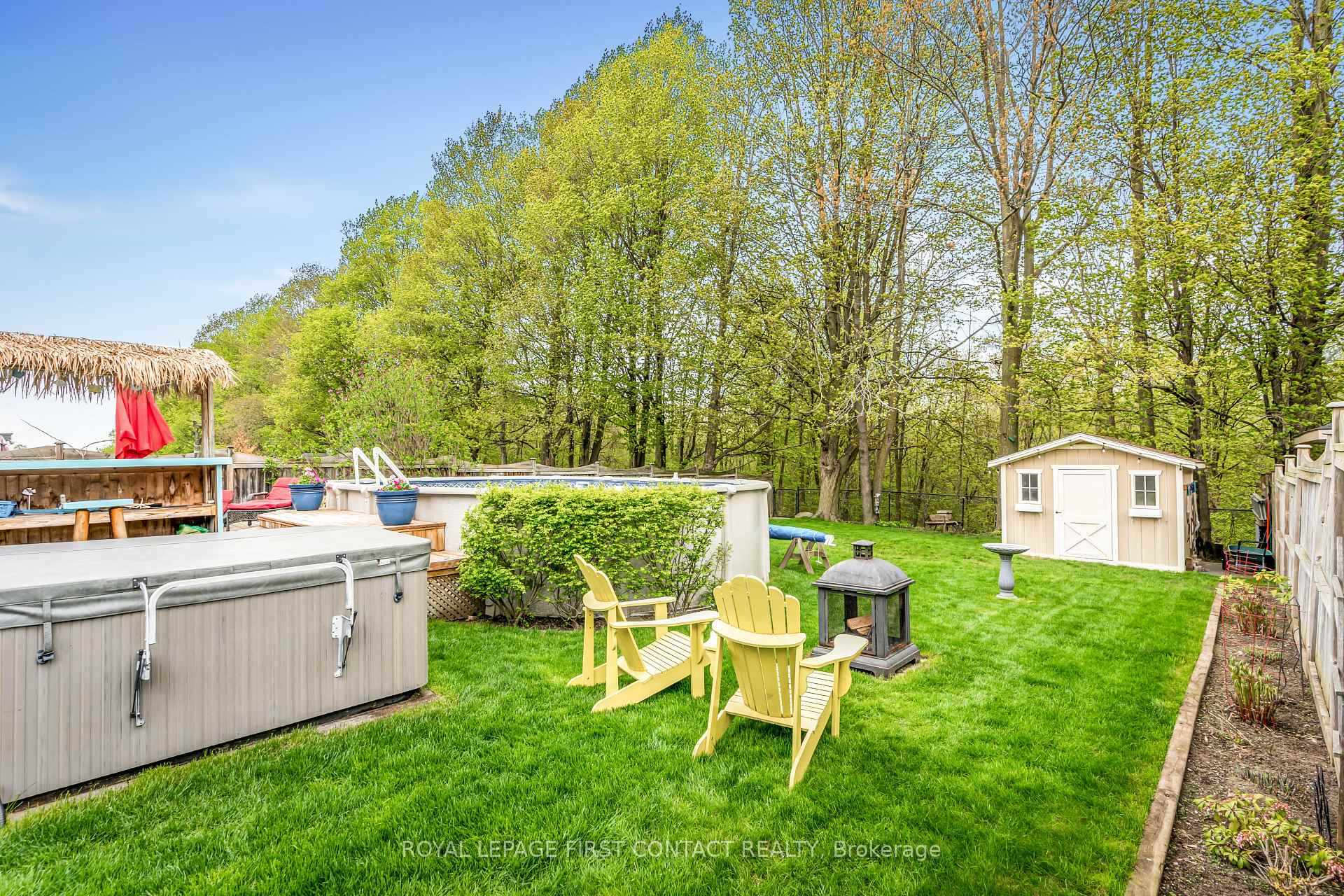 Photo 21 of 112 Crompton Drive, Barrie, Little Lake — HOMEH