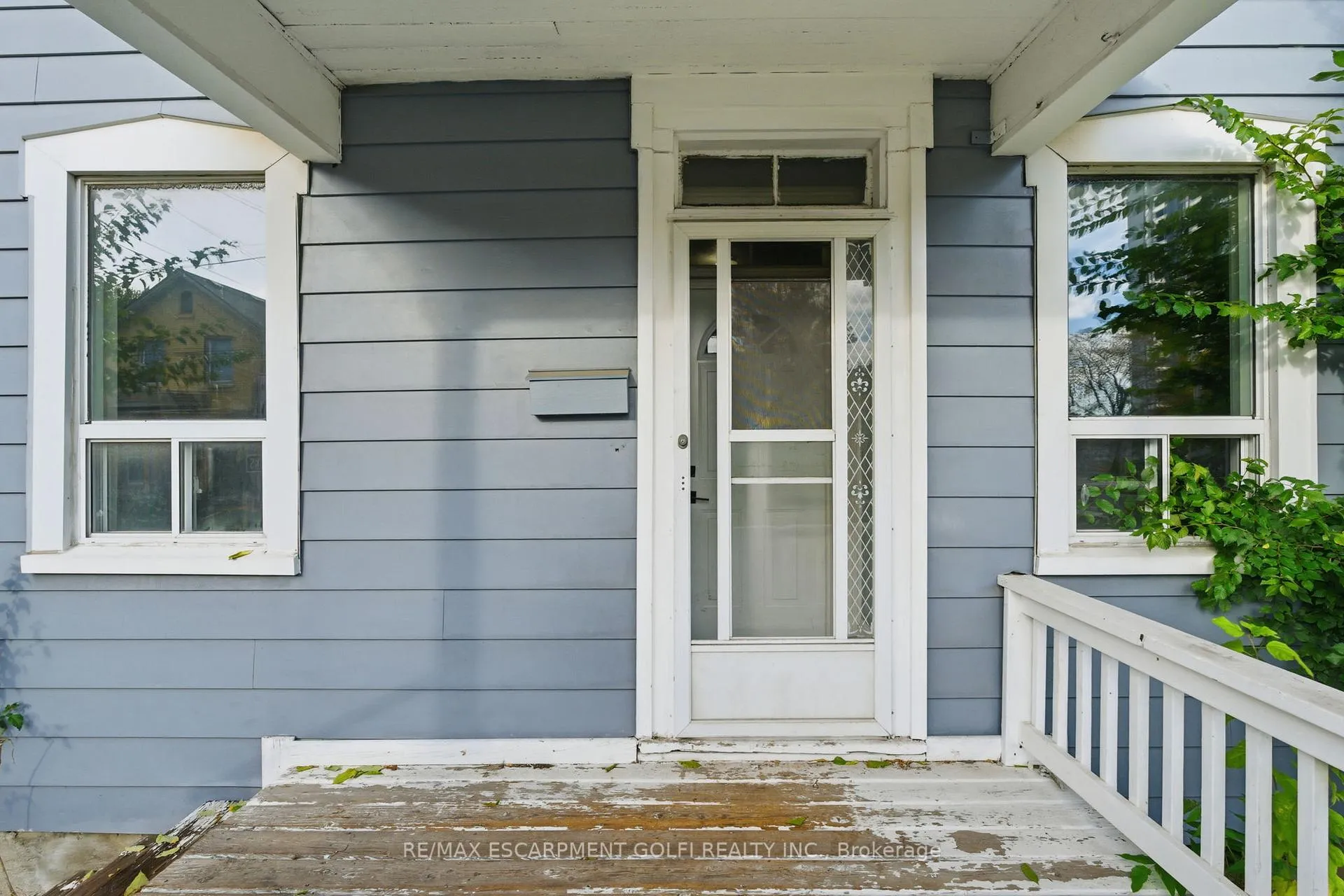 Photo 2 of 117 Ray Street N, Hamilton, Strathcona — HOMEH