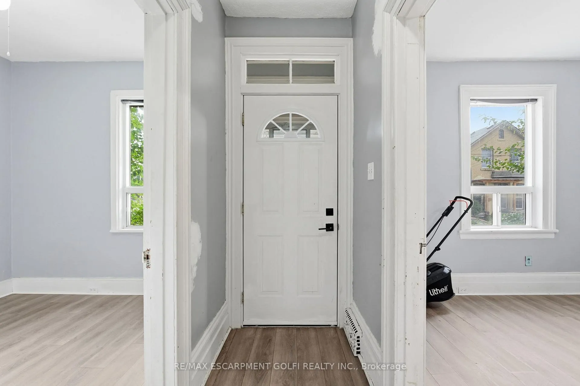 Photo 3 of 117 Ray Street N, Hamilton, Strathcona — HOMEH