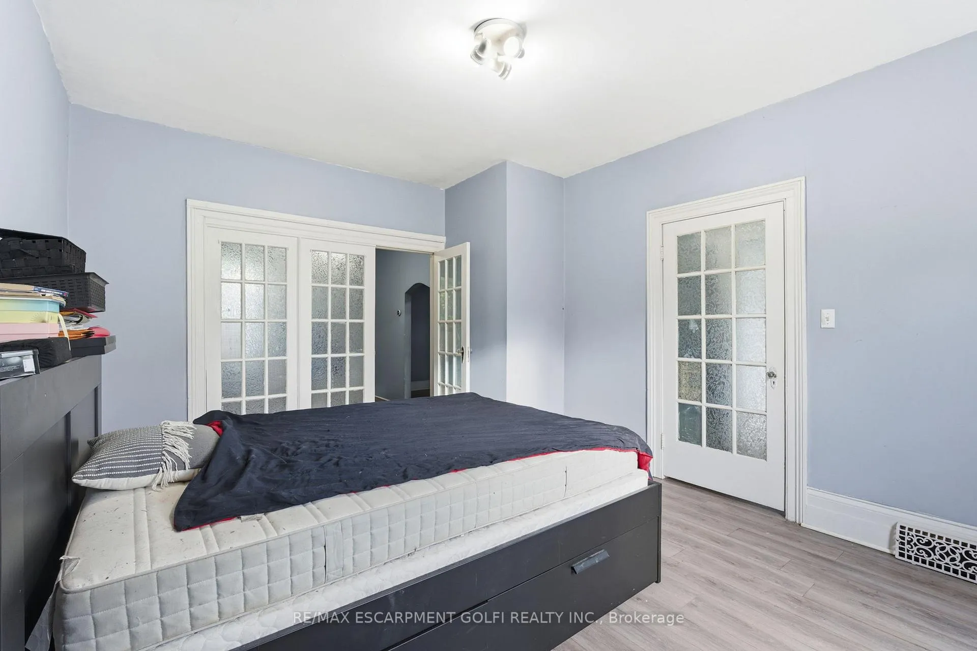 Photo 5 of 117 Ray Street N, Hamilton, Strathcona — HOMEH