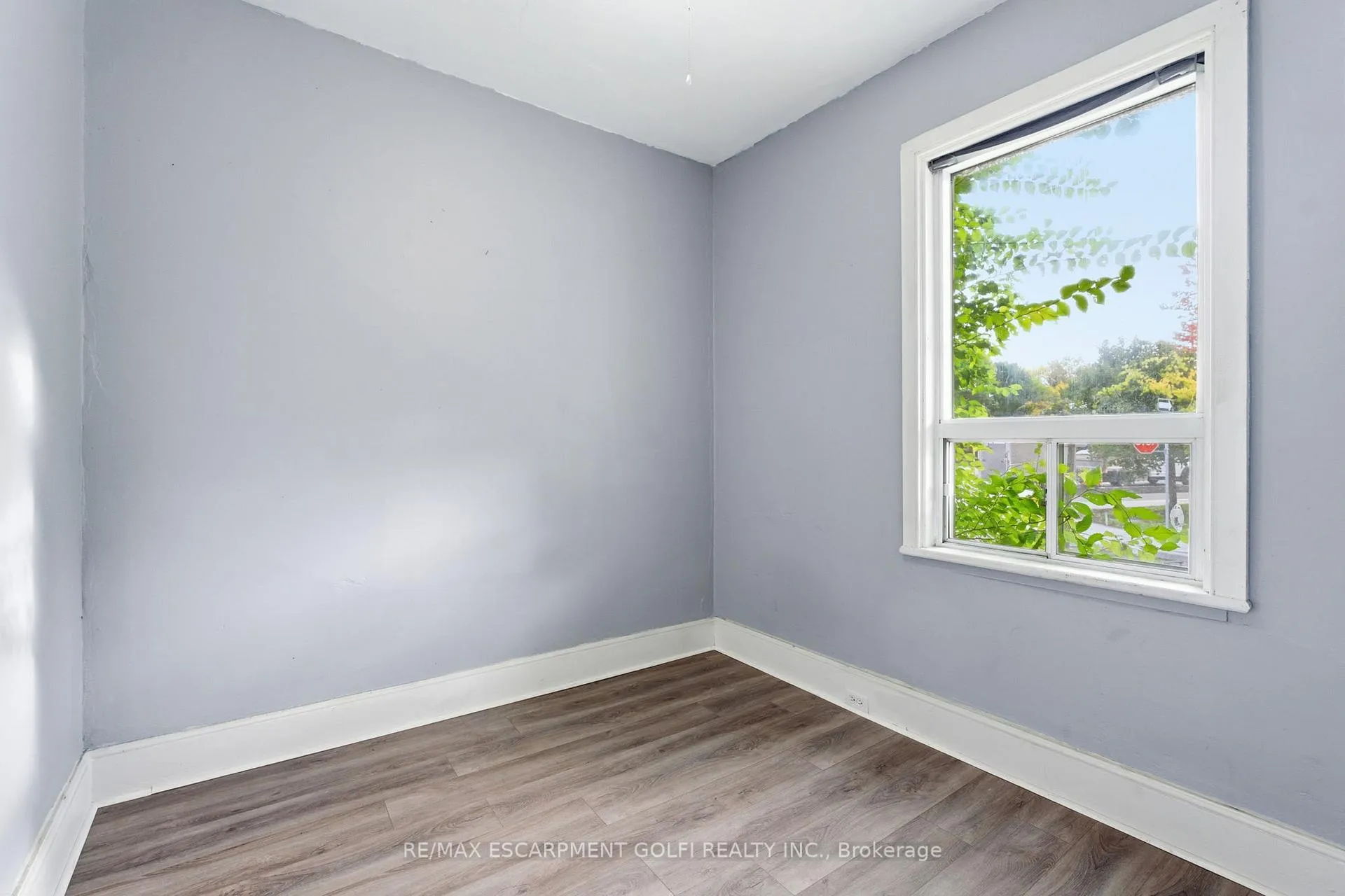 Photo 11 of 117 Ray Street N, Hamilton, Strathcona — HOMEH