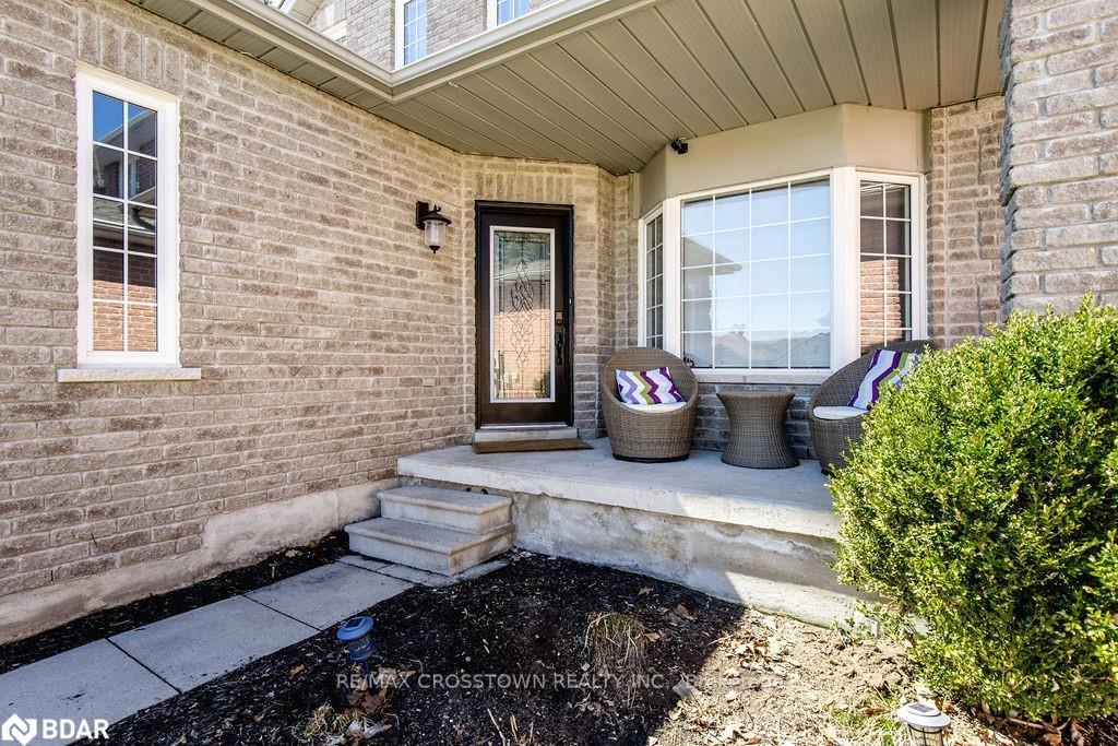Photo 2 of 52 Penvill Trail, Barrie, Ardagh — HOMEH