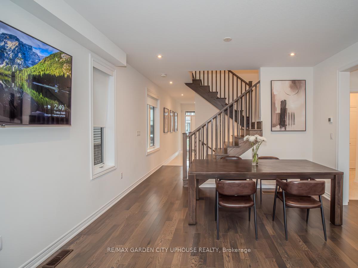 Photo 3 of 111 Starfire Crescent, Hamilton, Winona — HOMEH