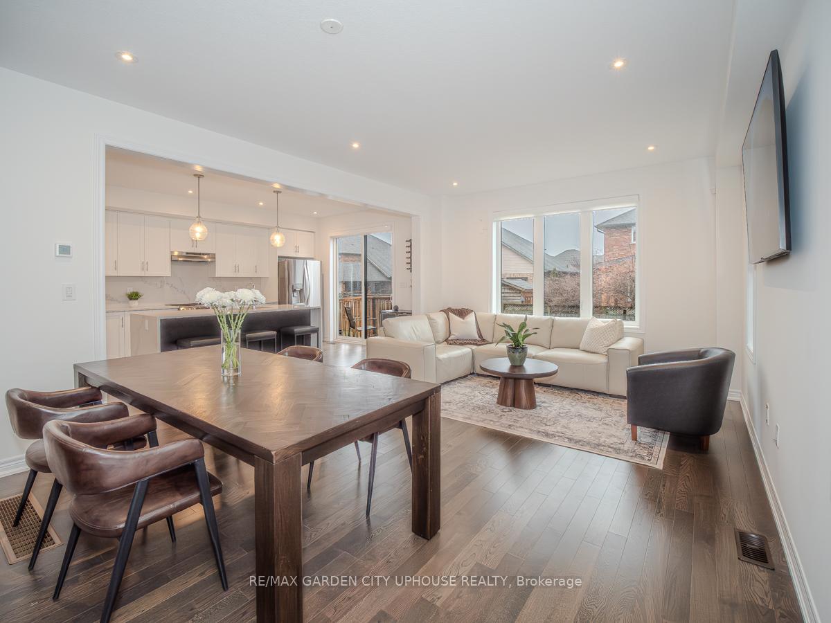 Photo 4 of 111 Starfire Crescent, Hamilton, Winona — HOMEH