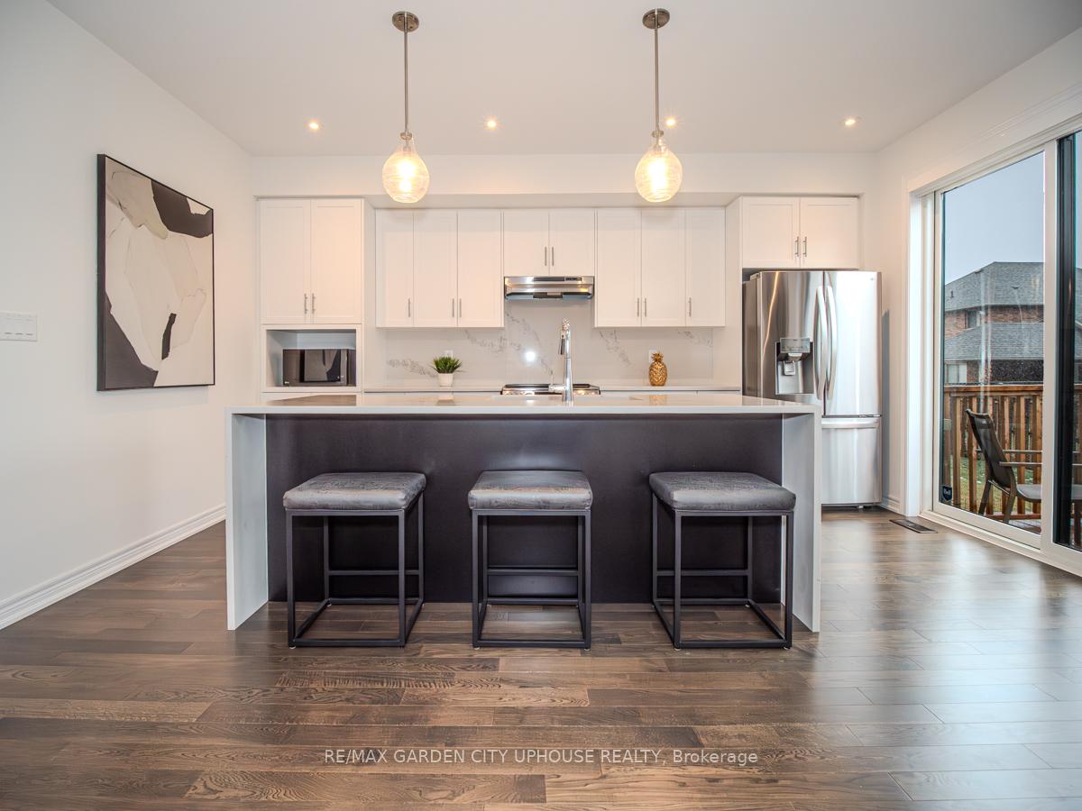 Photo 6 of 111 Starfire Crescent, Hamilton, Winona — HOMEH