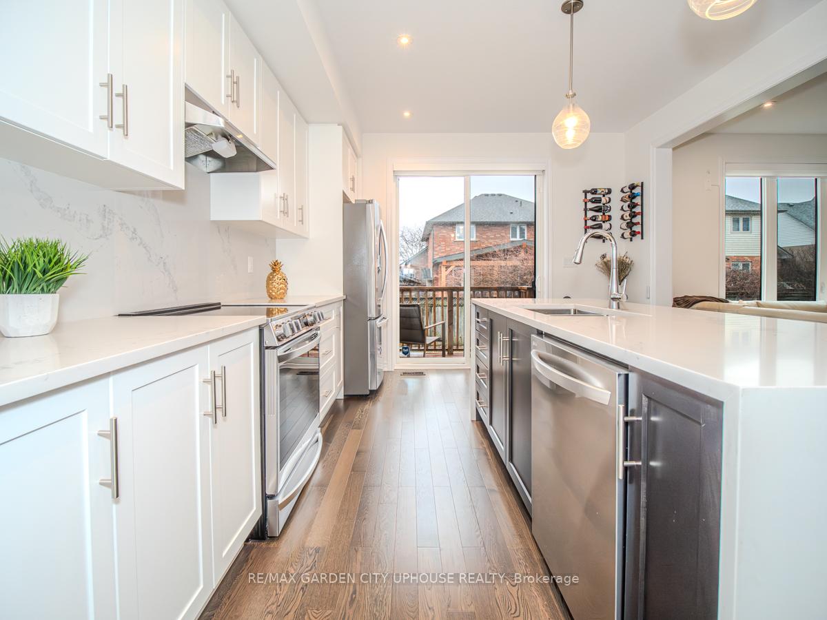 Photo 7 of 111 Starfire Crescent, Hamilton, Winona — HOMEH