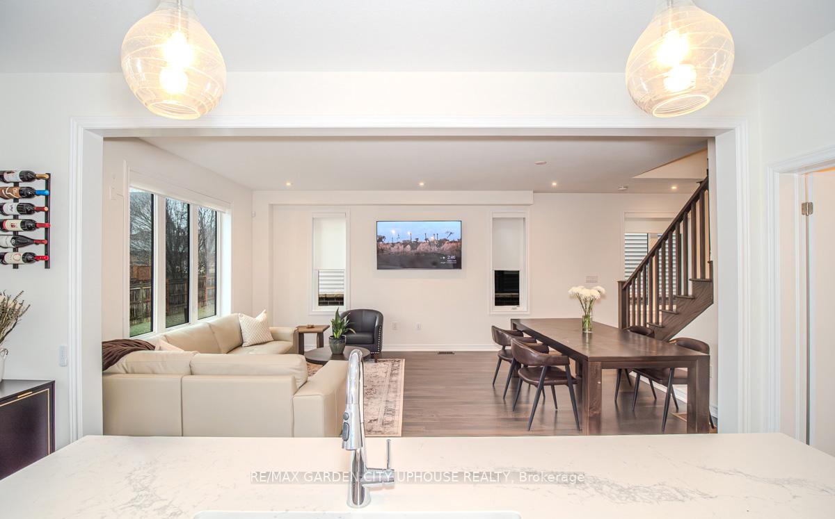 Photo 8 of 111 Starfire Crescent, Hamilton, Winona — HOMEH