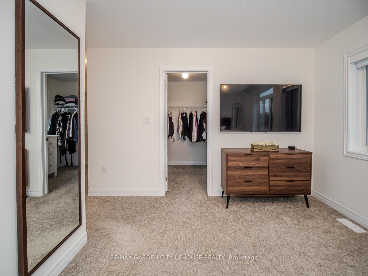 Photo 10 of 111 Starfire Crescent, Hamilton, Winona — HOMEH