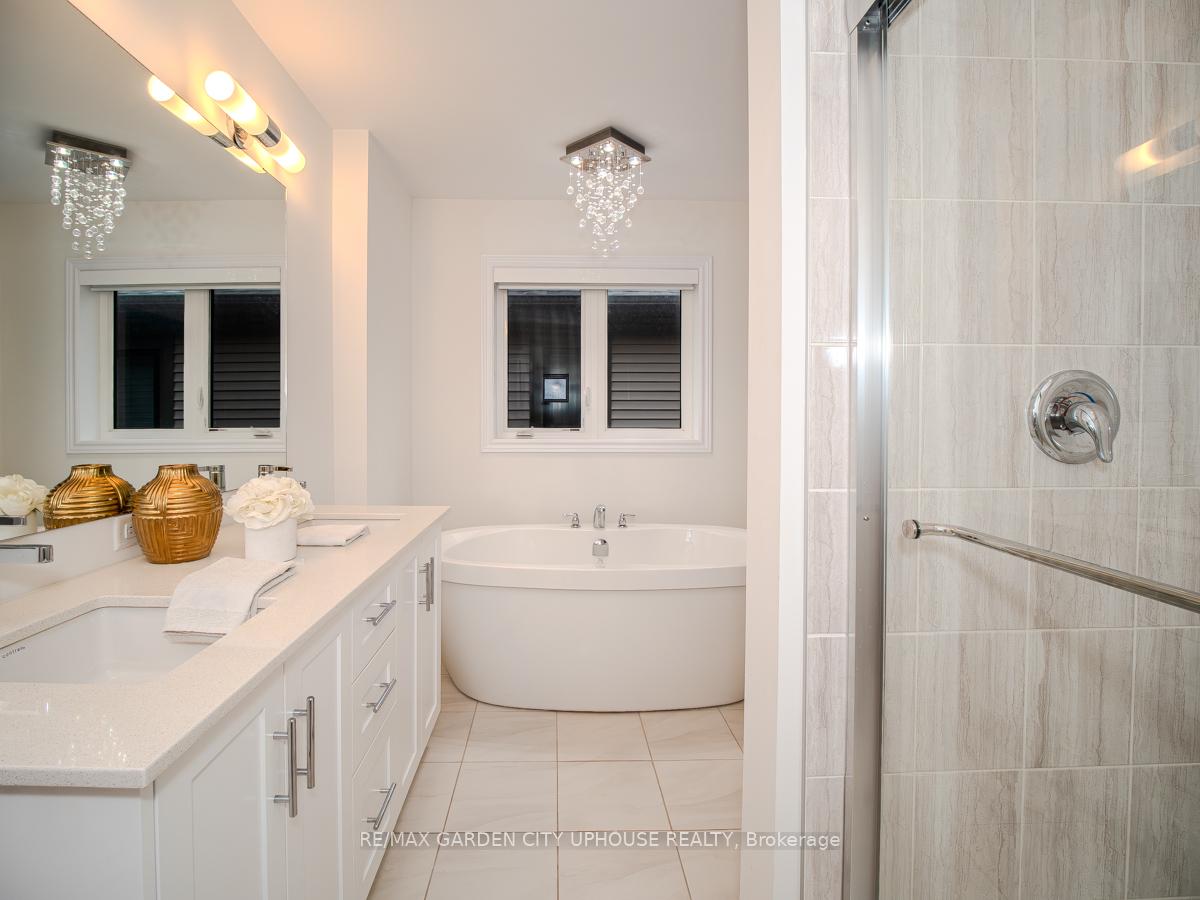 Photo 11 of 111 Starfire Crescent, Hamilton, Winona — HOMEH