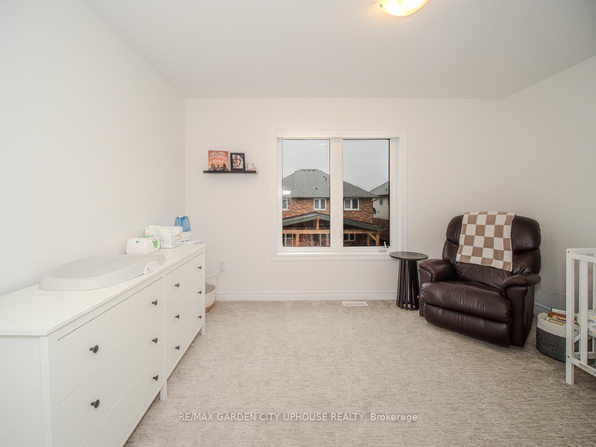 Photo 12 of 111 Starfire Crescent, Hamilton, Winona — HOMEH