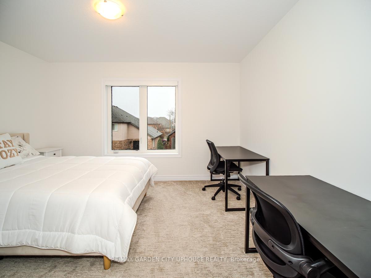 Photo 13 of 111 Starfire Crescent, Hamilton, Winona — HOMEH