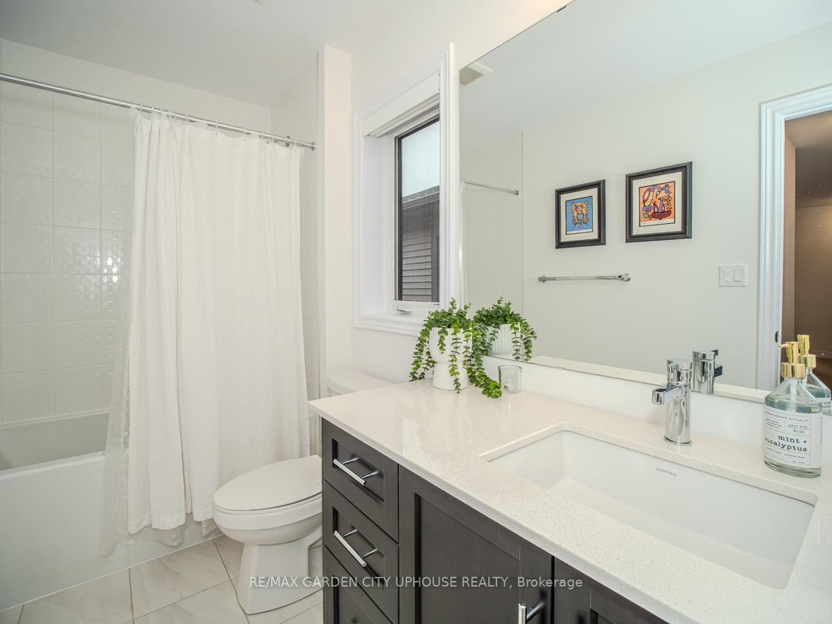 Photo 14 of 111 Starfire Crescent, Hamilton, Winona — HOMEH