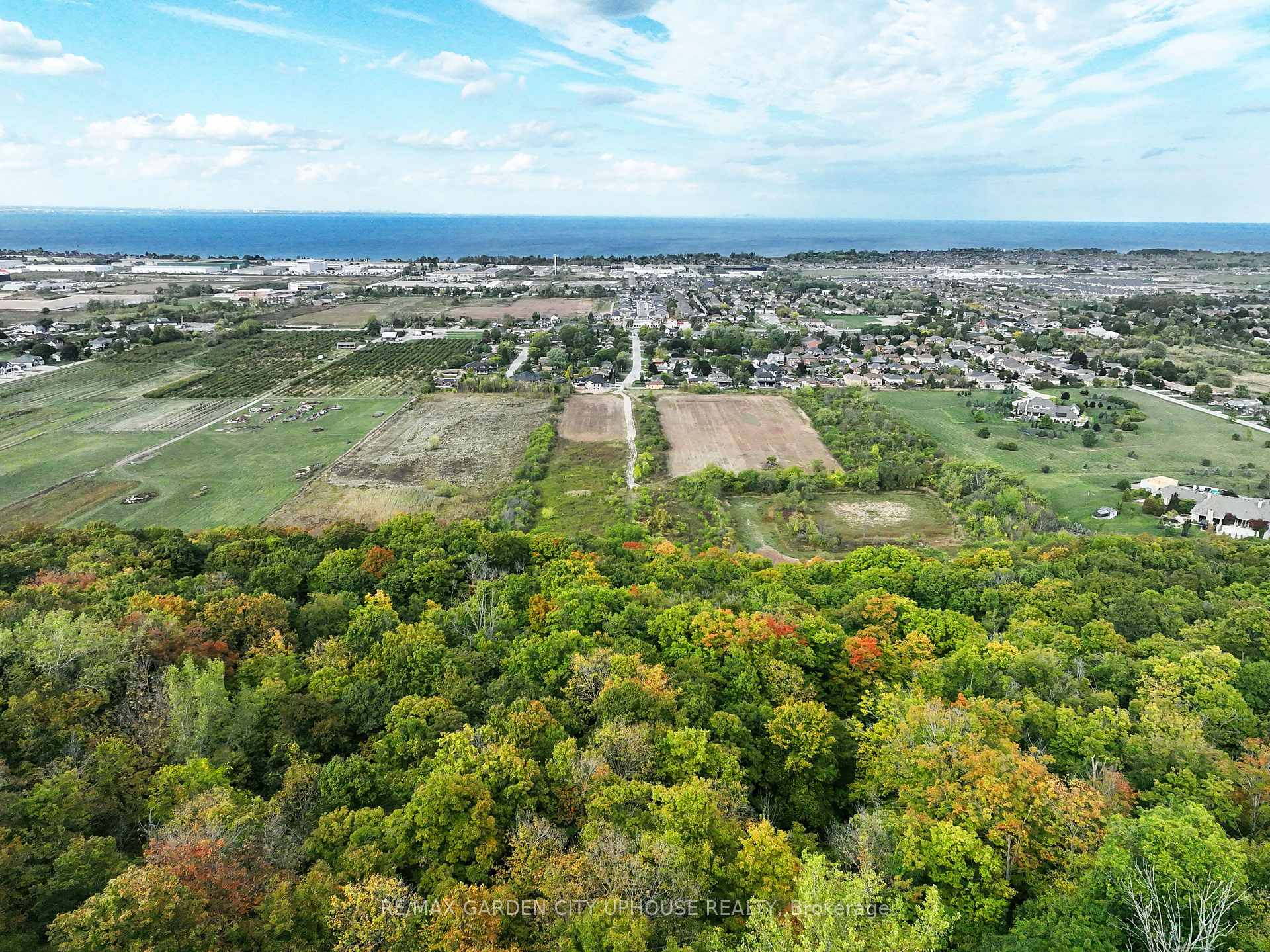 Photo 21 of 111 Starfire Crescent, Hamilton, Winona — HOMEH
