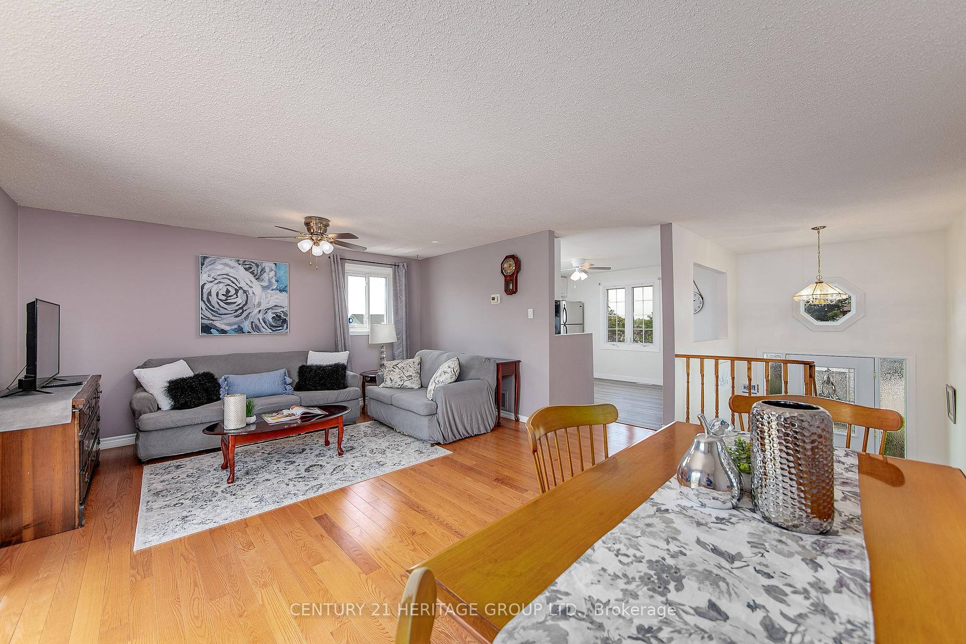 Photo 4 of 25 Shakespeare Crescent, Barrie, Letitia Heights — HOMEH