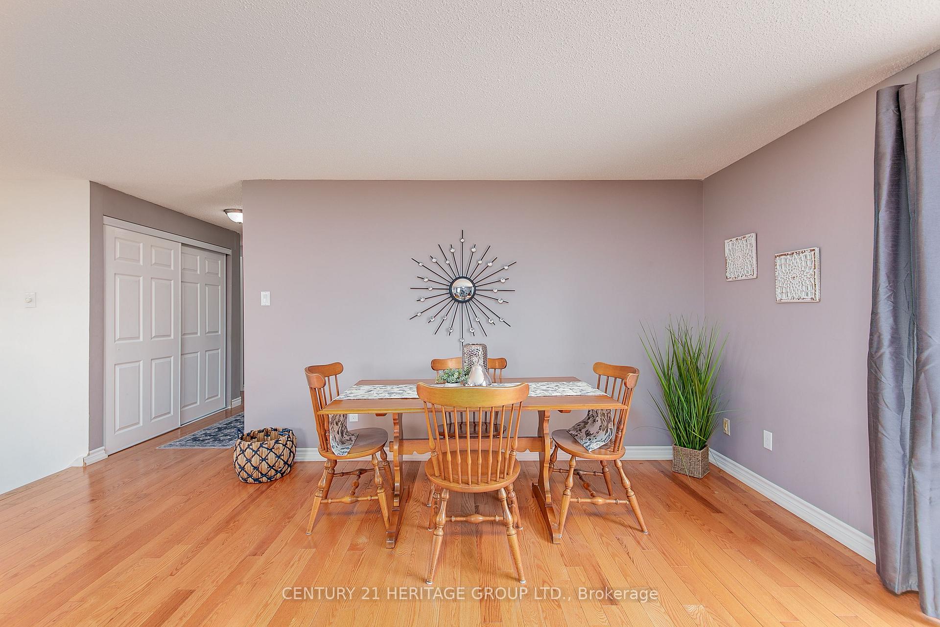 Photo 7 of 25 Shakespeare Crescent, Barrie, Letitia Heights — HOMEH