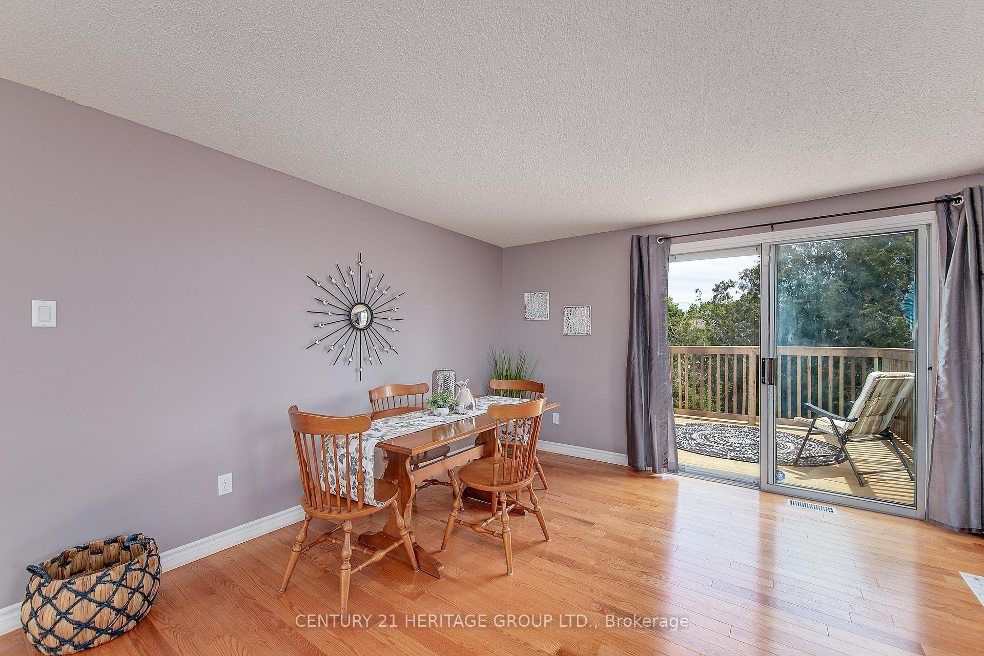 Photo 8 of 25 Shakespeare Crescent, Barrie, Letitia Heights — HOMEH
