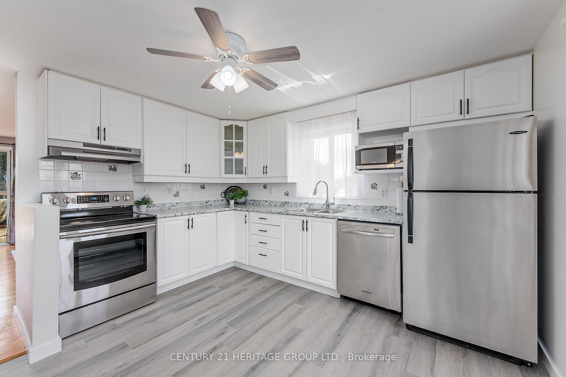 Photo 9 of 25 Shakespeare Crescent, Barrie, Letitia Heights — HOMEH