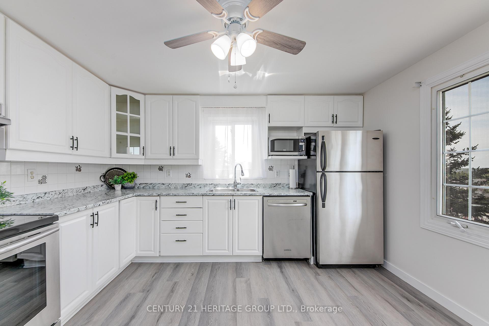 Photo 10 of 25 Shakespeare Crescent, Barrie, Letitia Heights — HOMEH
