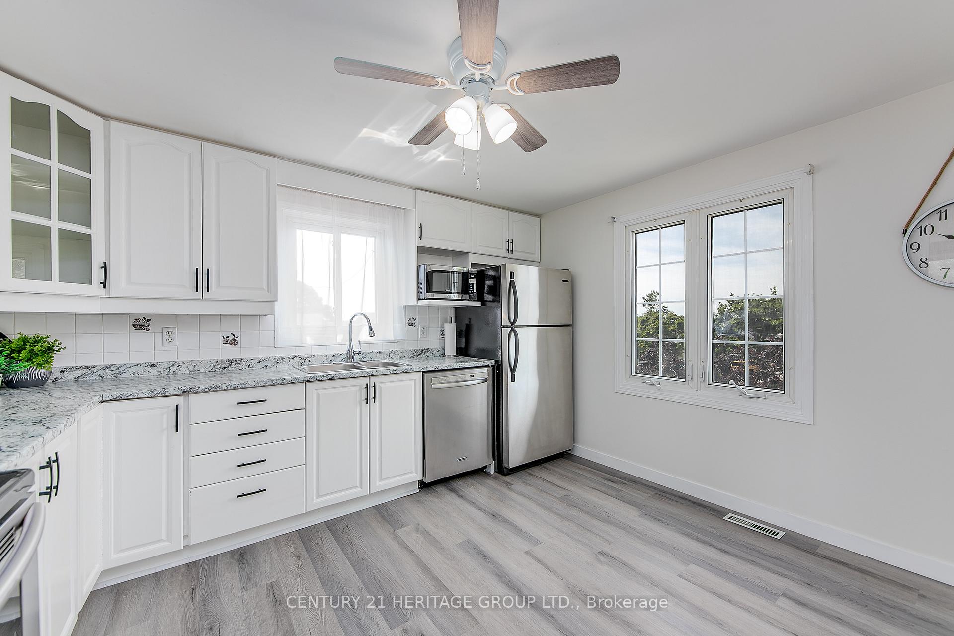 Photo 11 of 25 Shakespeare Crescent, Barrie, Letitia Heights — HOMEH