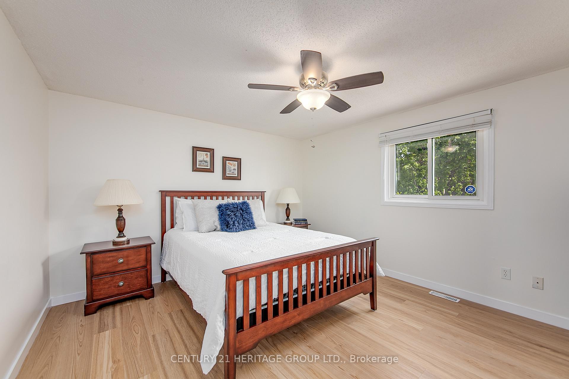 Photo 12 of 25 Shakespeare Crescent, Barrie, Letitia Heights — HOMEH