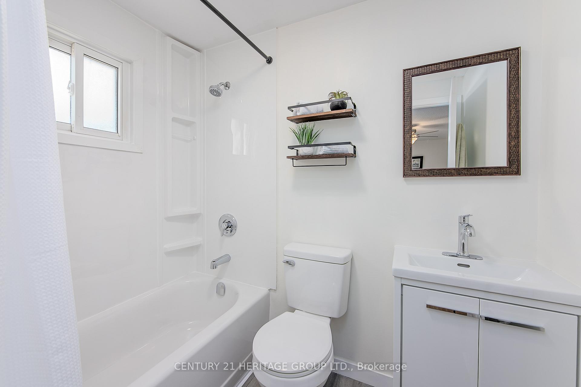 Photo 14 of 25 Shakespeare Crescent, Barrie, Letitia Heights — HOMEH