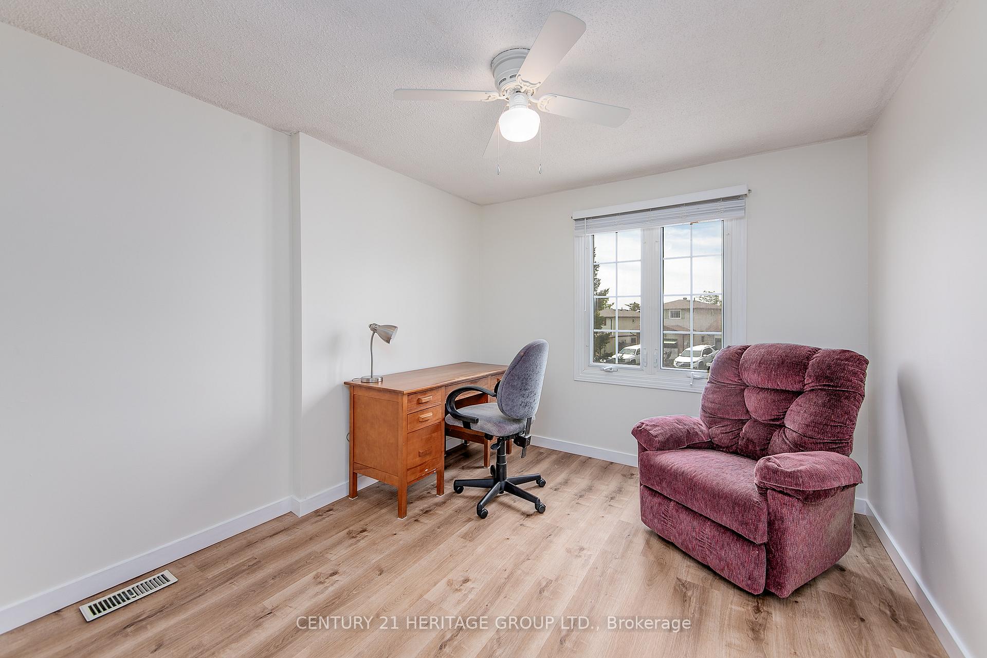 Photo 17 of 25 Shakespeare Crescent, Barrie, Letitia Heights — HOMEH