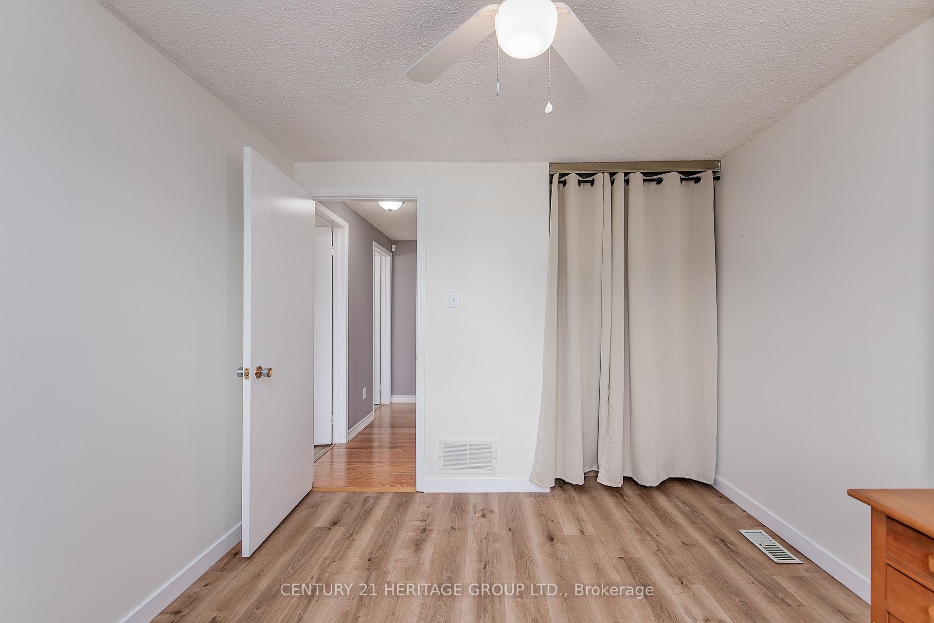 Photo 18 of 25 Shakespeare Crescent, Barrie, Letitia Heights — HOMEH