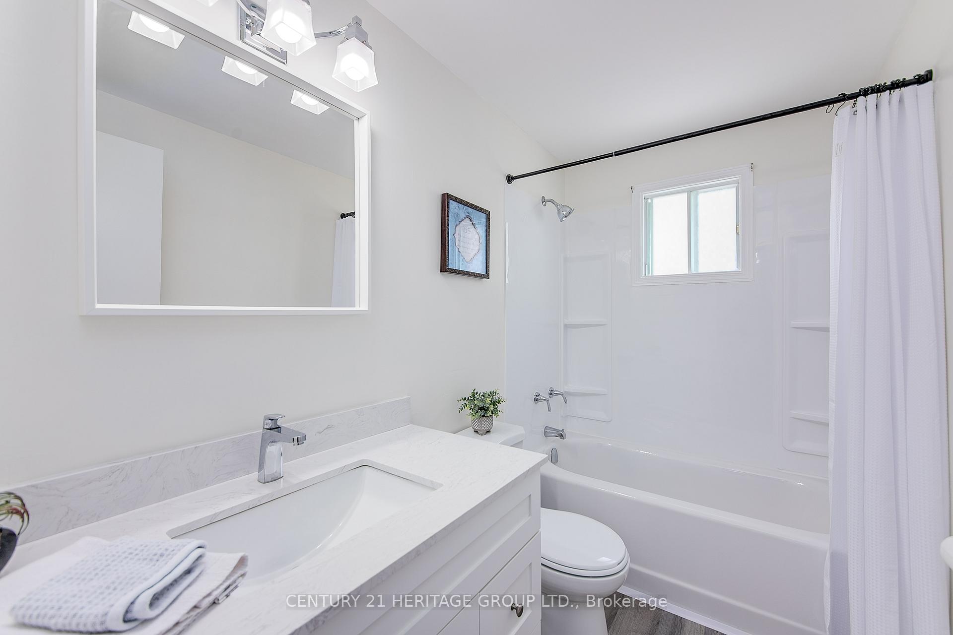 Photo 19 of 25 Shakespeare Crescent, Barrie, Letitia Heights — HOMEH
