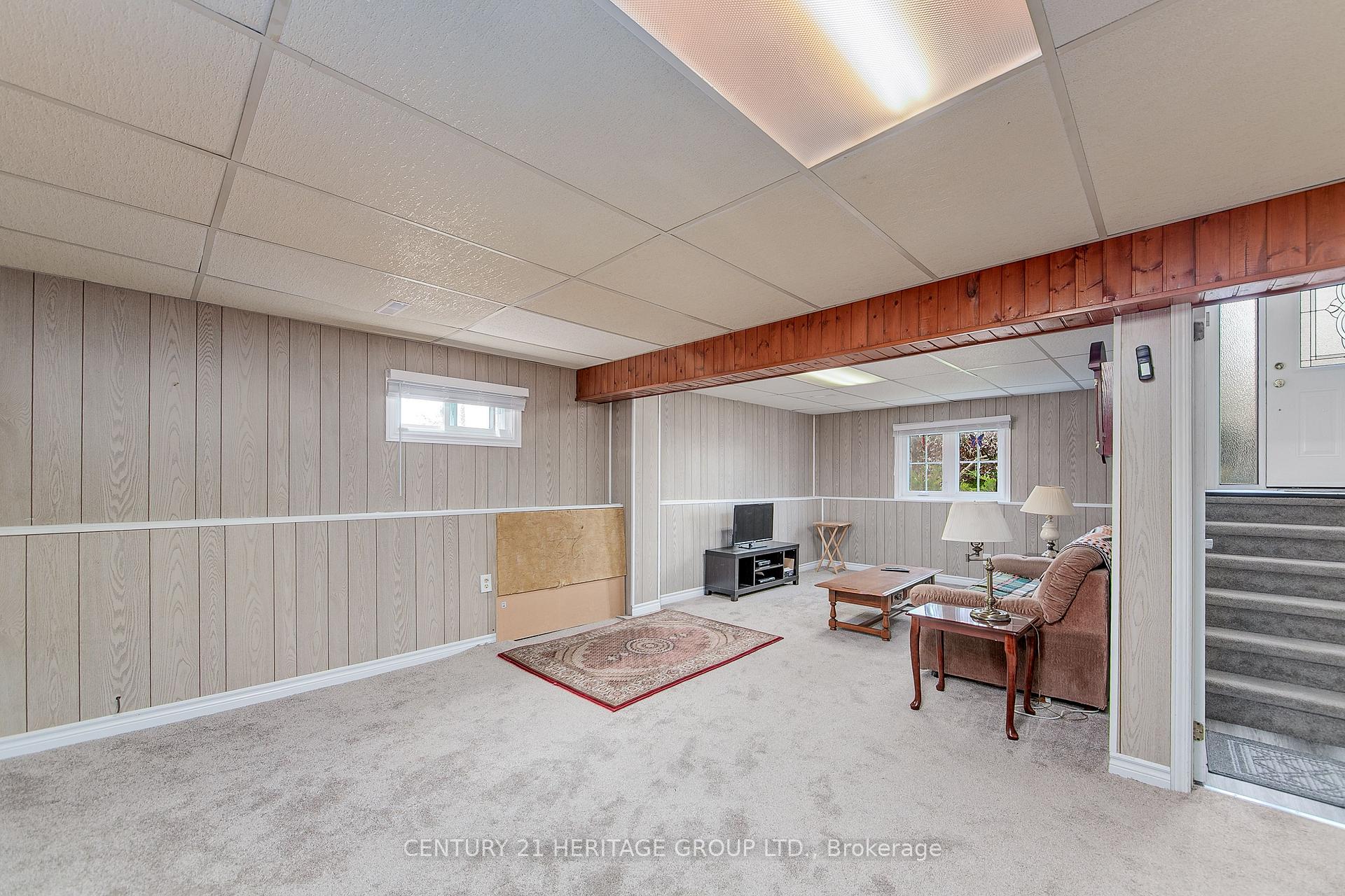 Photo 22 of 25 Shakespeare Crescent, Barrie, Letitia Heights — HOMEH