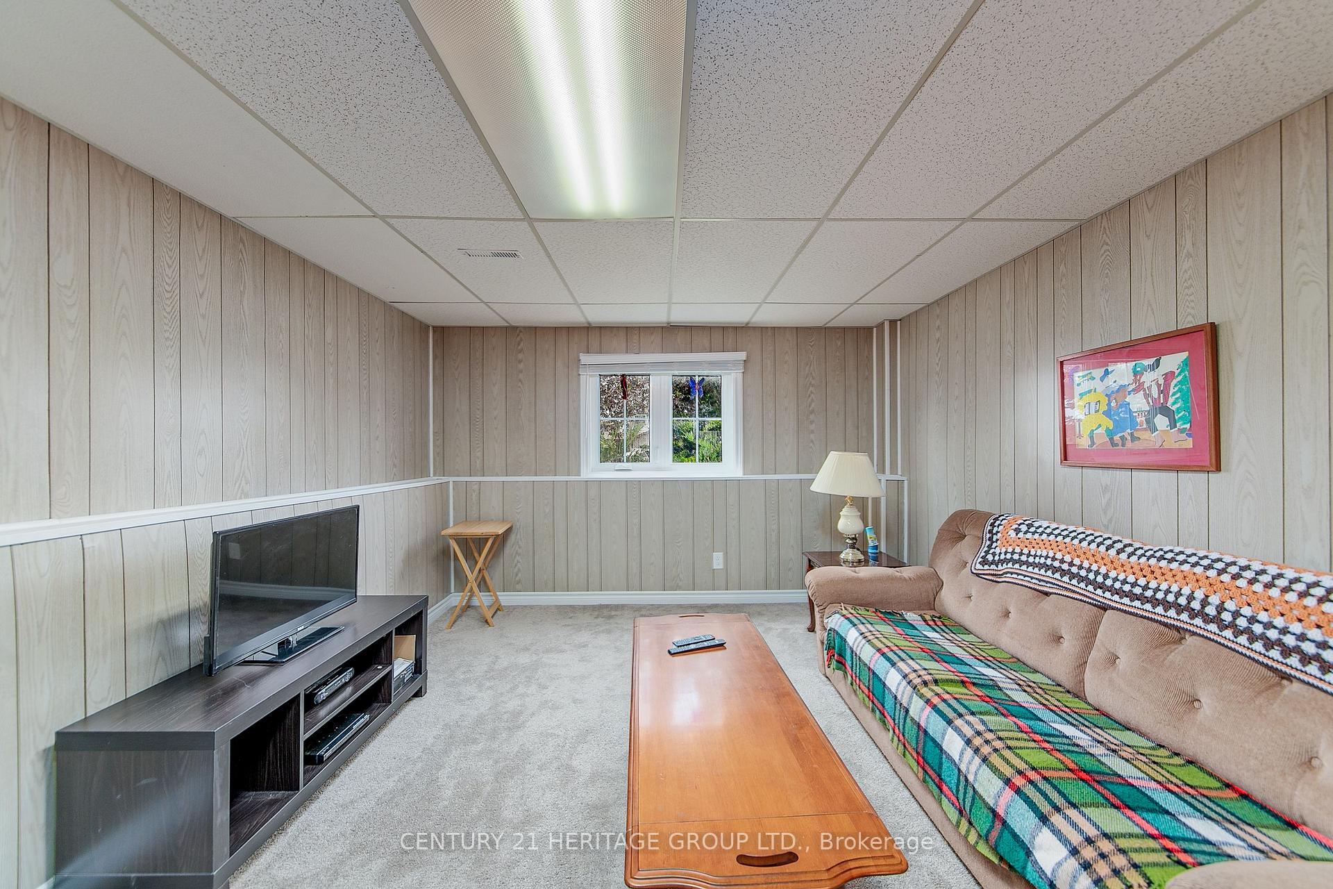 Photo 23 of 25 Shakespeare Crescent, Barrie, Letitia Heights — HOMEH