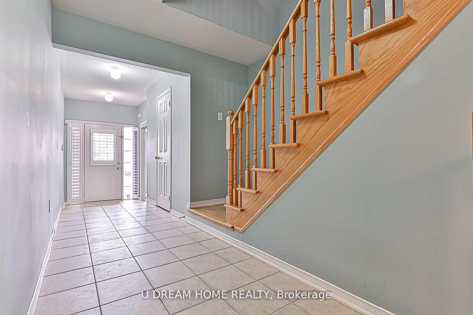 Photo 7 of 82 Barr Crescent, Aurora, Bayview Northeast — HOMEH