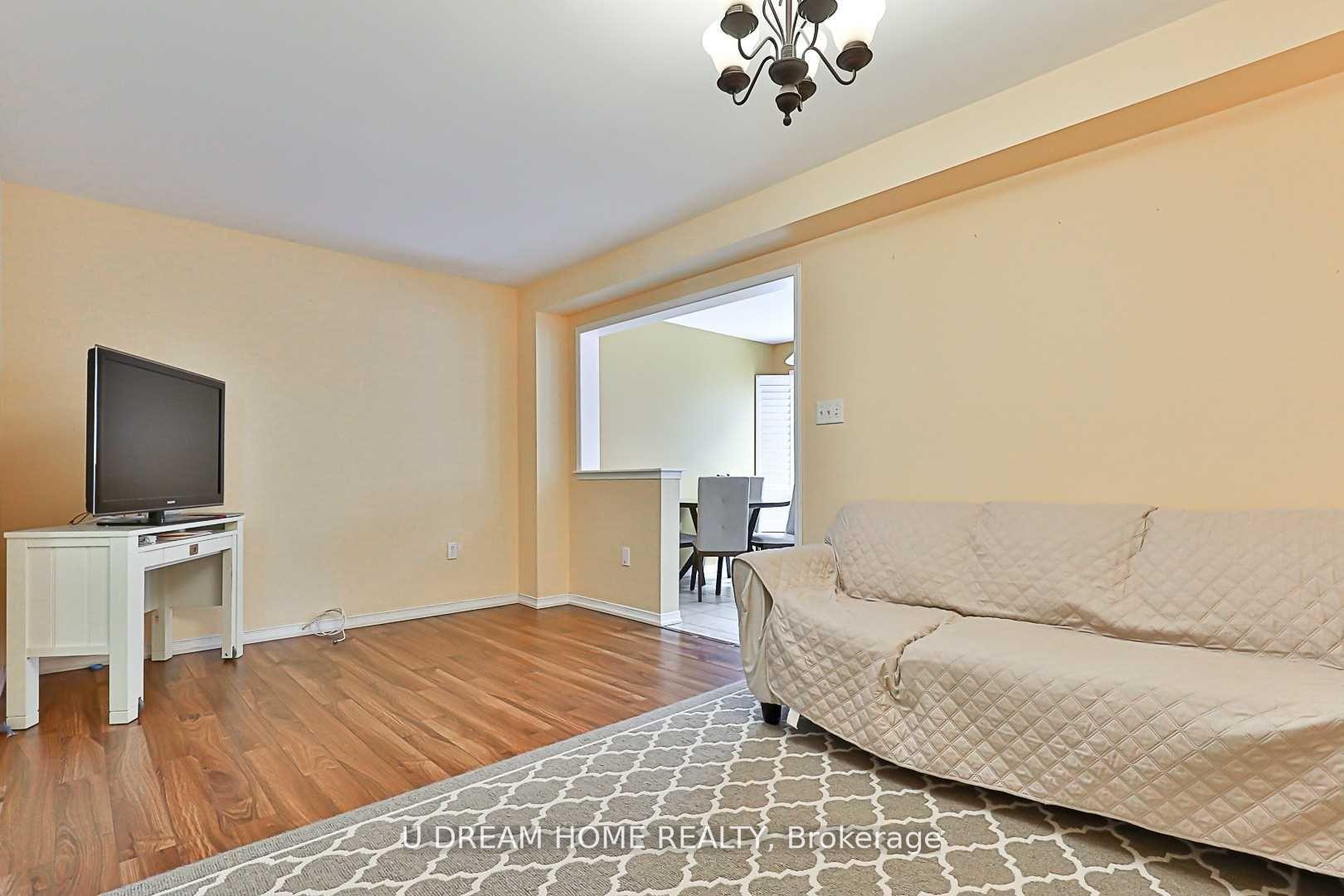 Photo 14 of 82 Barr Crescent, Aurora, Bayview Northeast — HOMEH