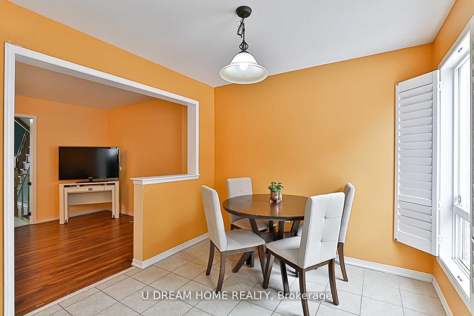 Photo 18 of 82 Barr Crescent, Aurora, Bayview Northeast — HOMEH