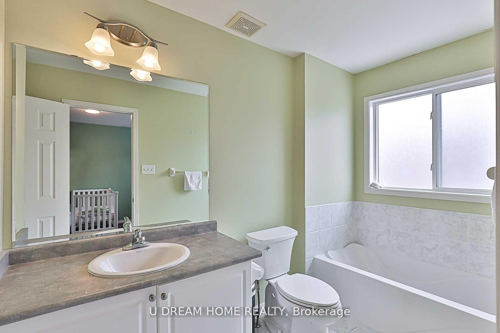 Photo 22 of 82 Barr Crescent, Aurora, Bayview Northeast — HOMEH