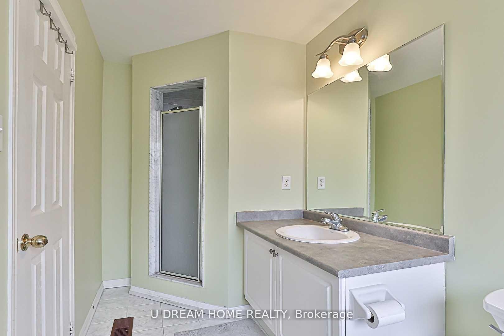 Photo 23 of 82 Barr Crescent, Aurora, Bayview Northeast — HOMEH