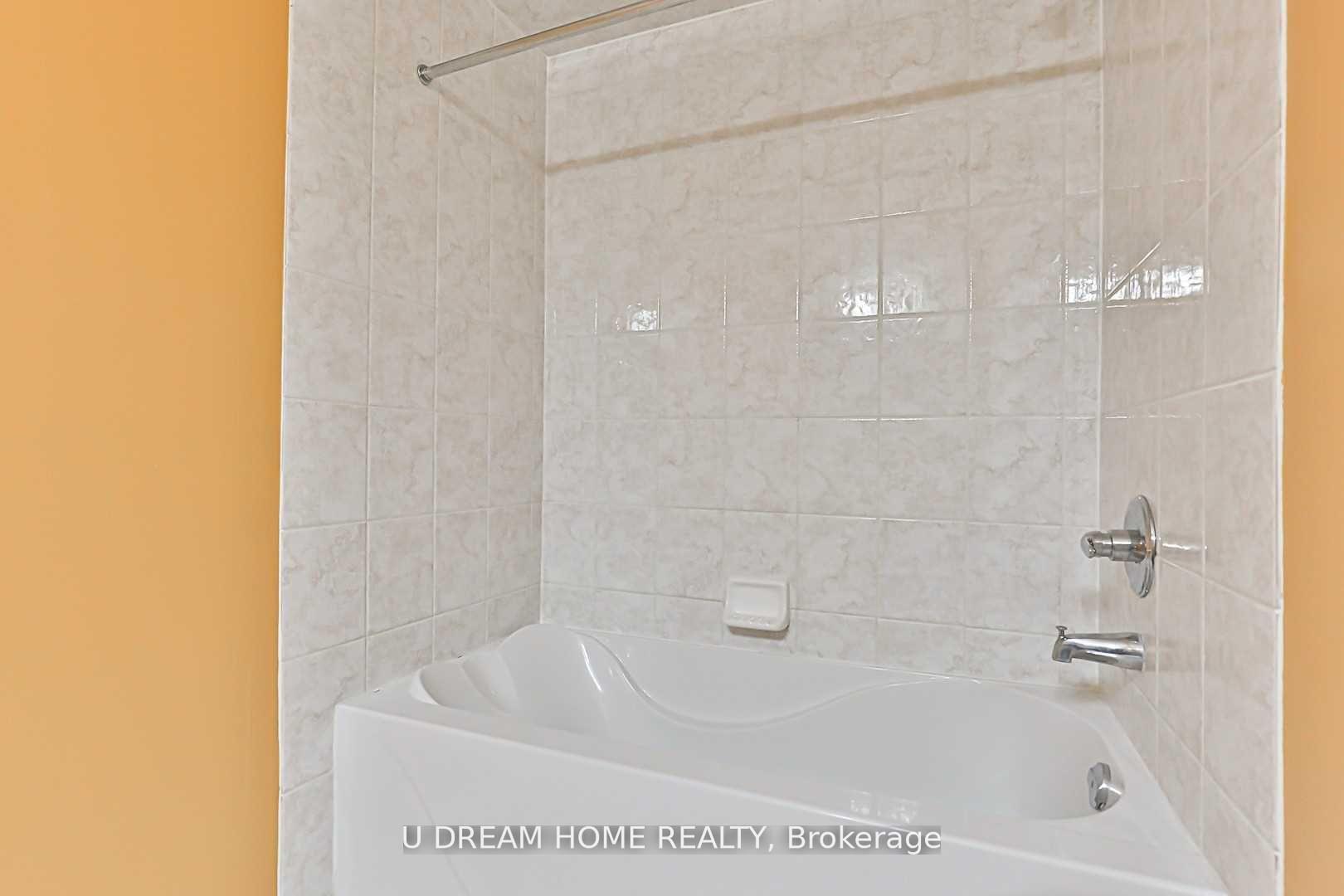 Photo 28 of 82 Barr Crescent, Aurora, Bayview Northeast — HOMEH
