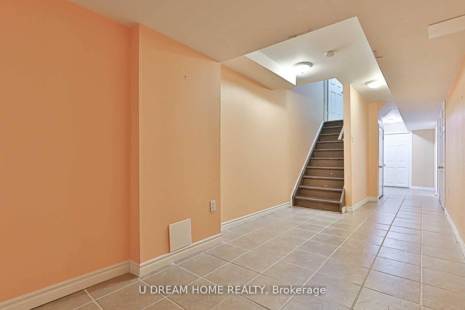 Photo 30 of 82 Barr Crescent, Aurora, Bayview Northeast — HOMEH
