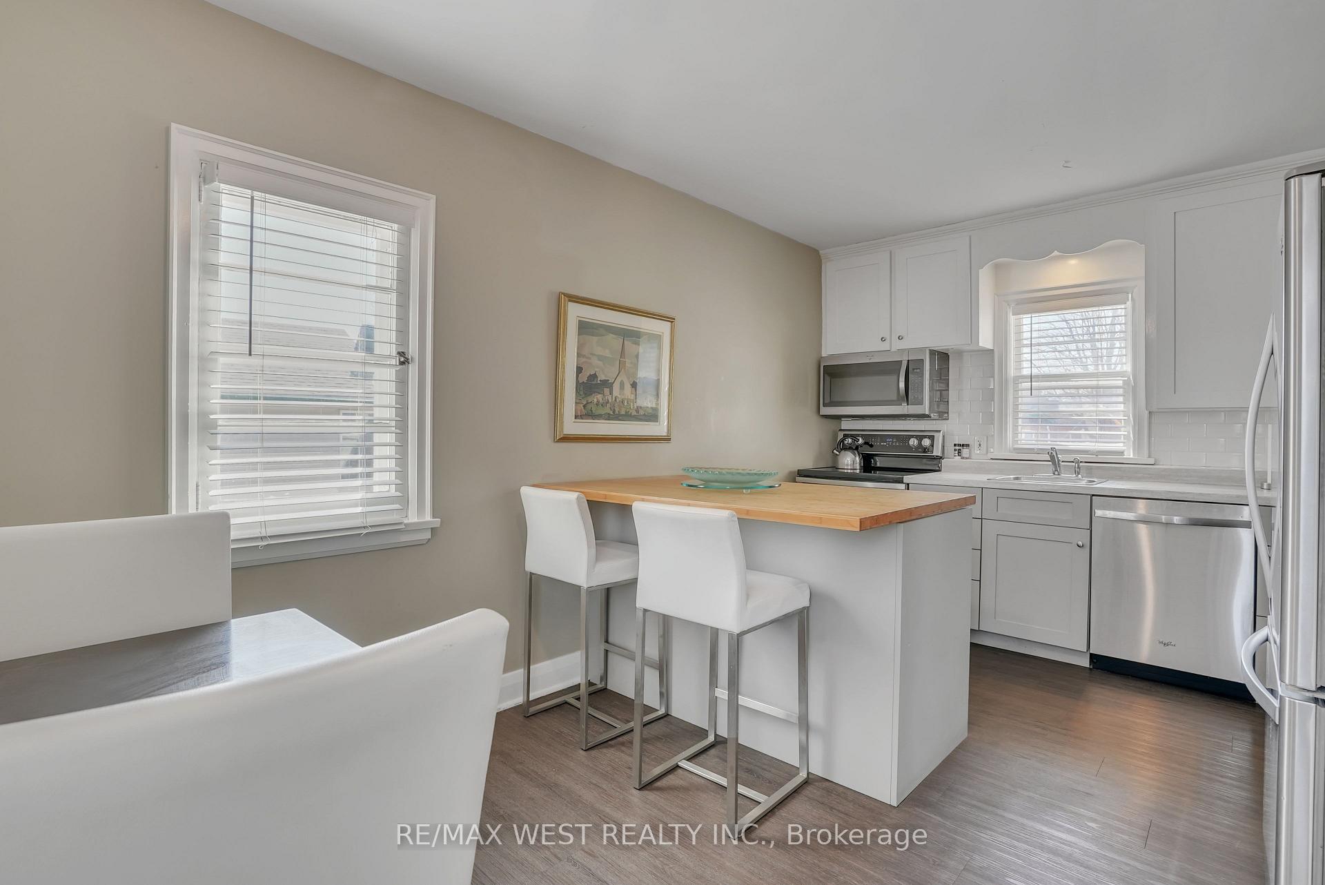 Photo 2 of 15 Parkside Drive, Barrie, Queen's Park — HOMEH