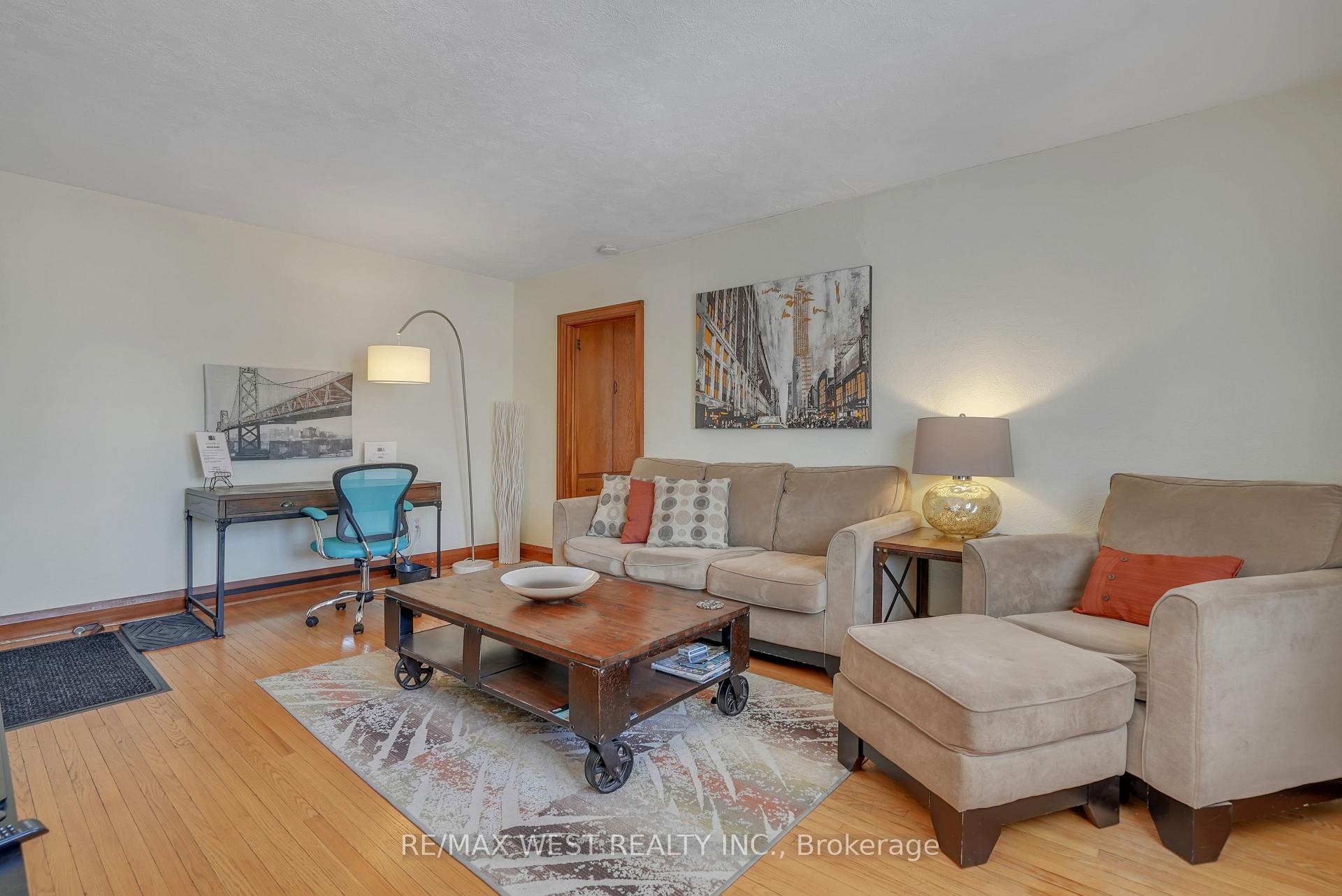 Photo 4 of 15 Parkside Drive, Barrie, Queen's Park — HOMEH