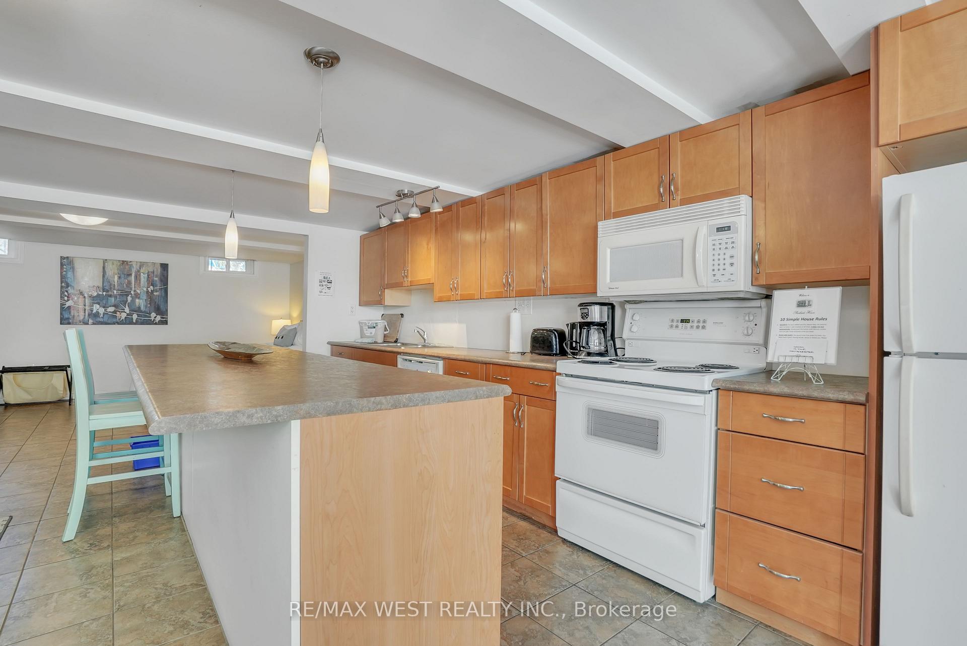 Photo 11 of 15 Parkside Drive, Barrie, Queen's Park — HOMEH